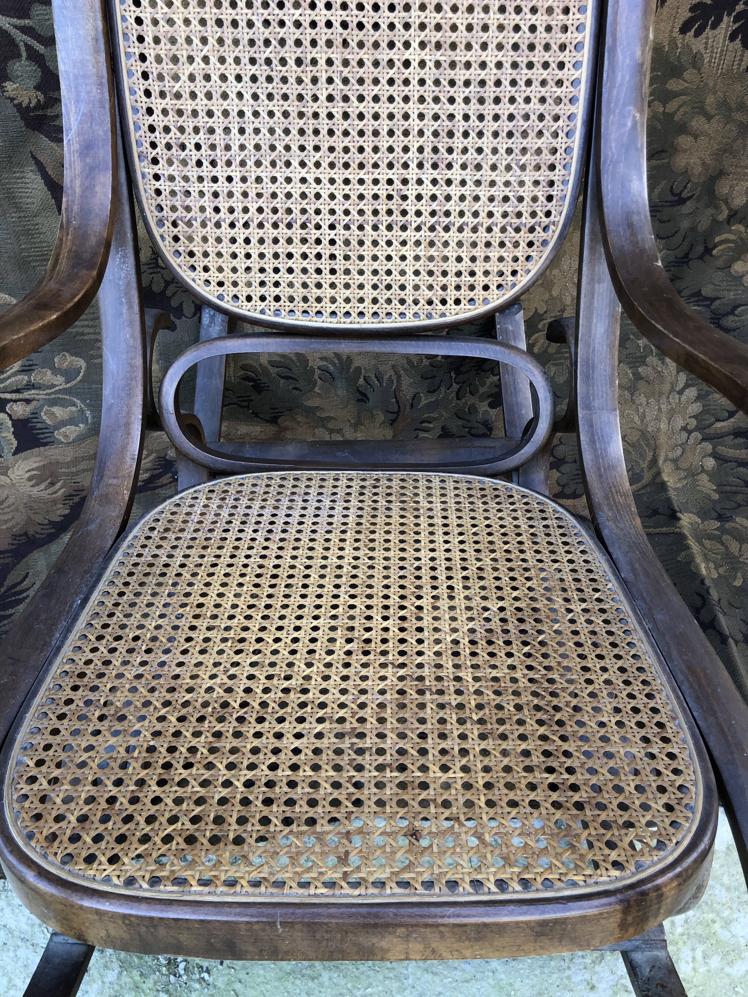 Rocking chair vintage cannée