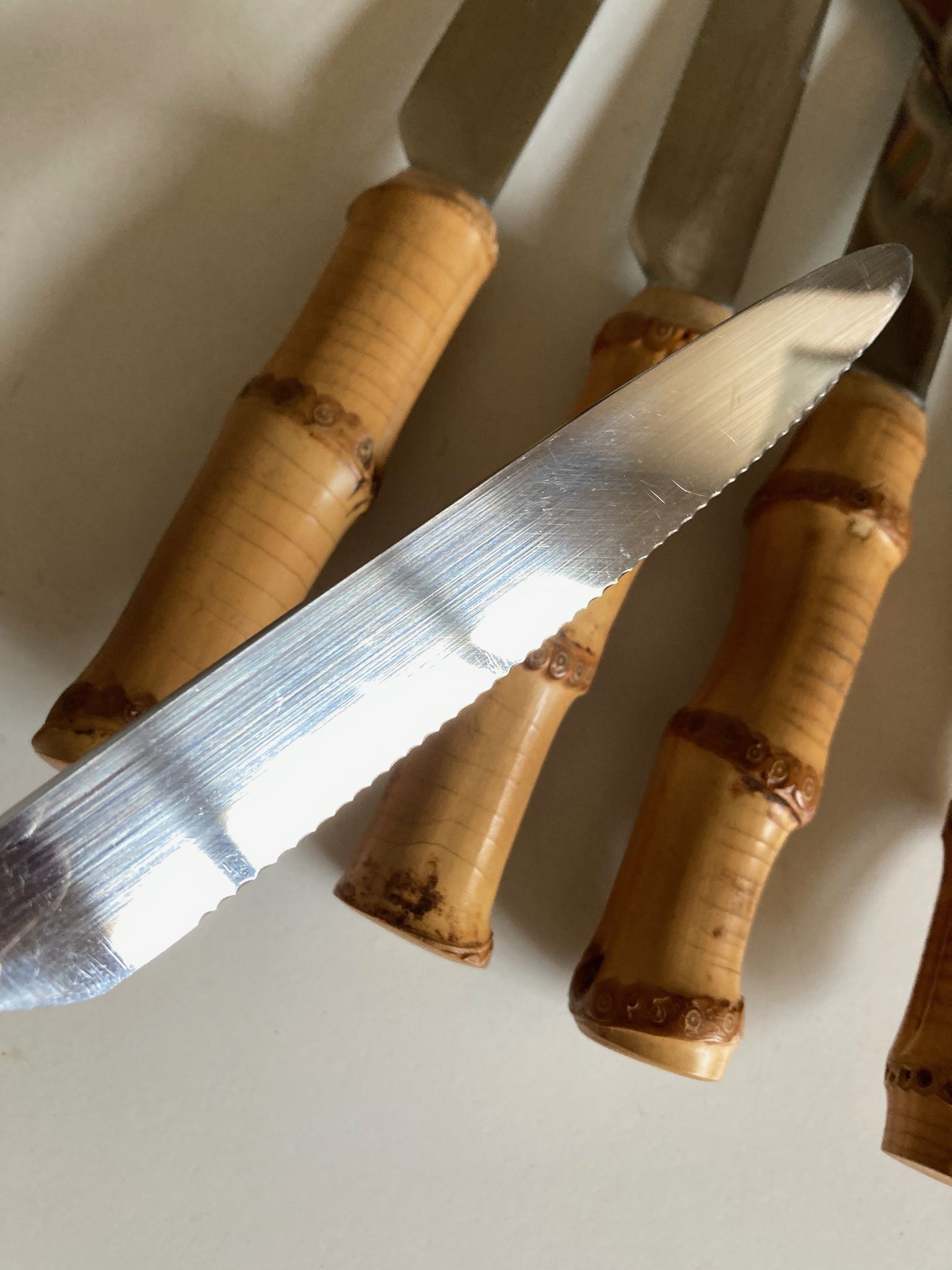 Set de 6 couteaux de table 1960 riviera manche bambou