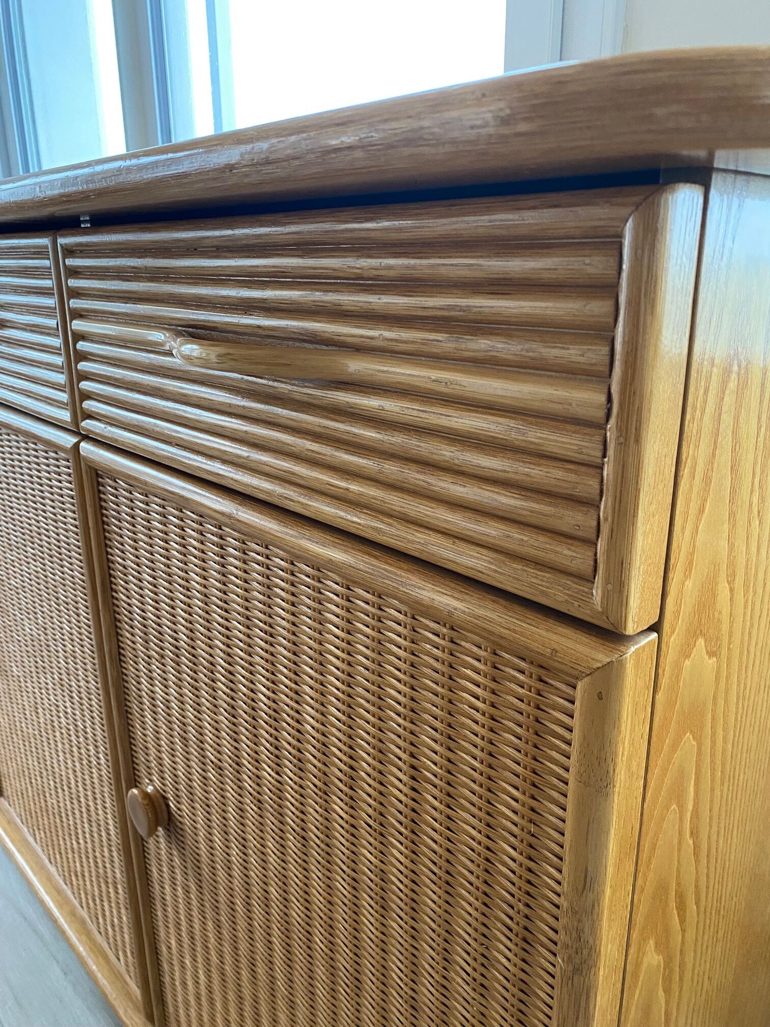 Enfilade en frêne et rotin