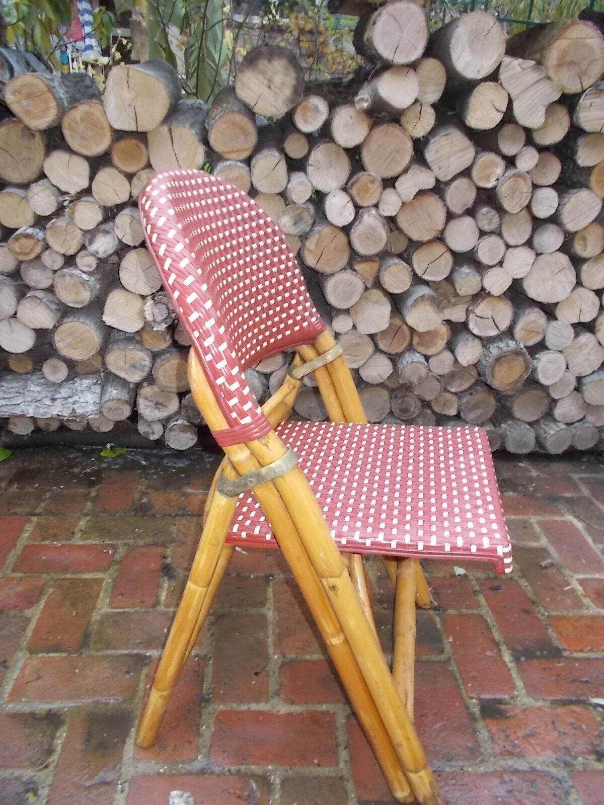 Rotating folding bistro chair