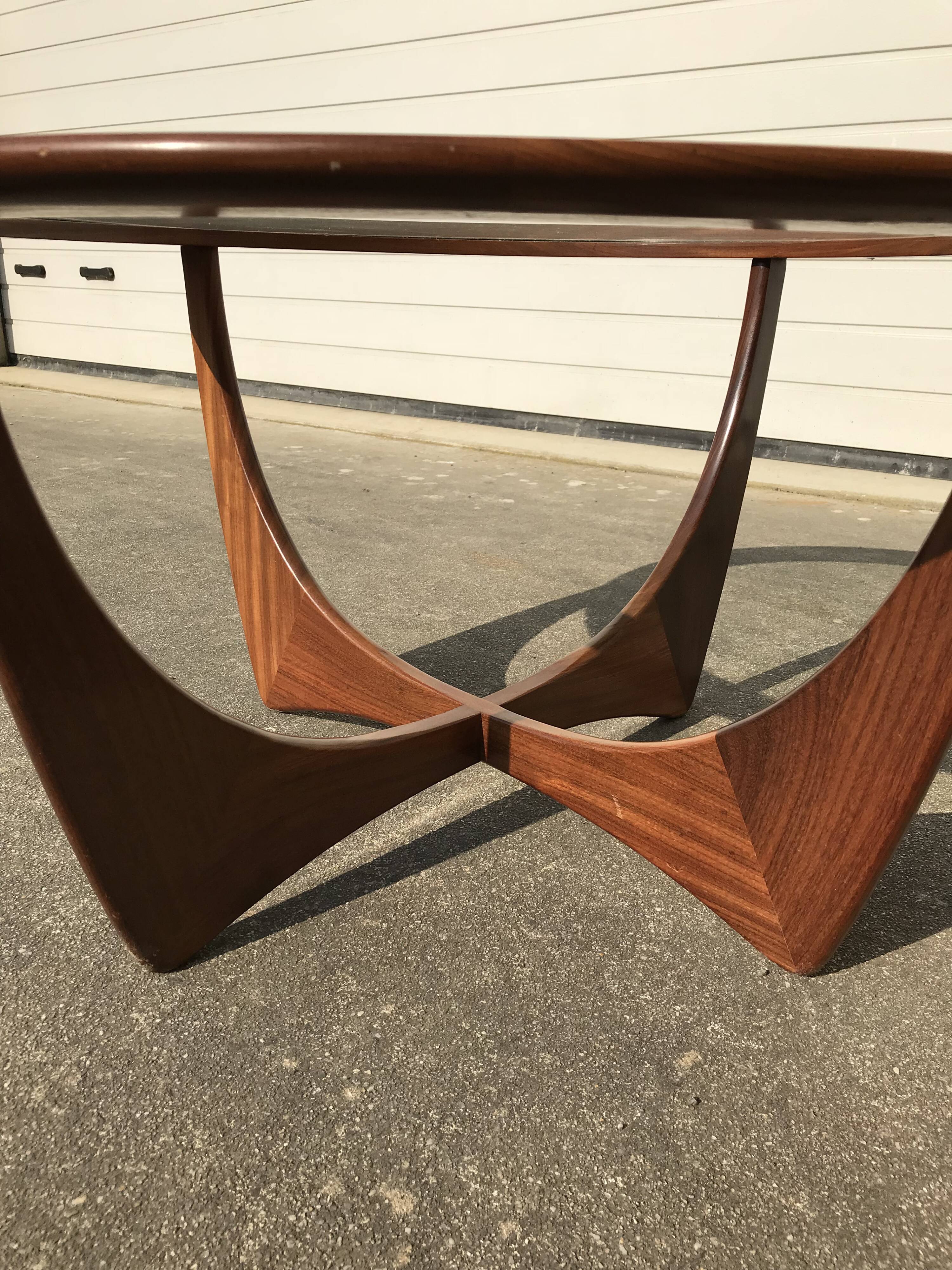 Table low Victor Wilkins