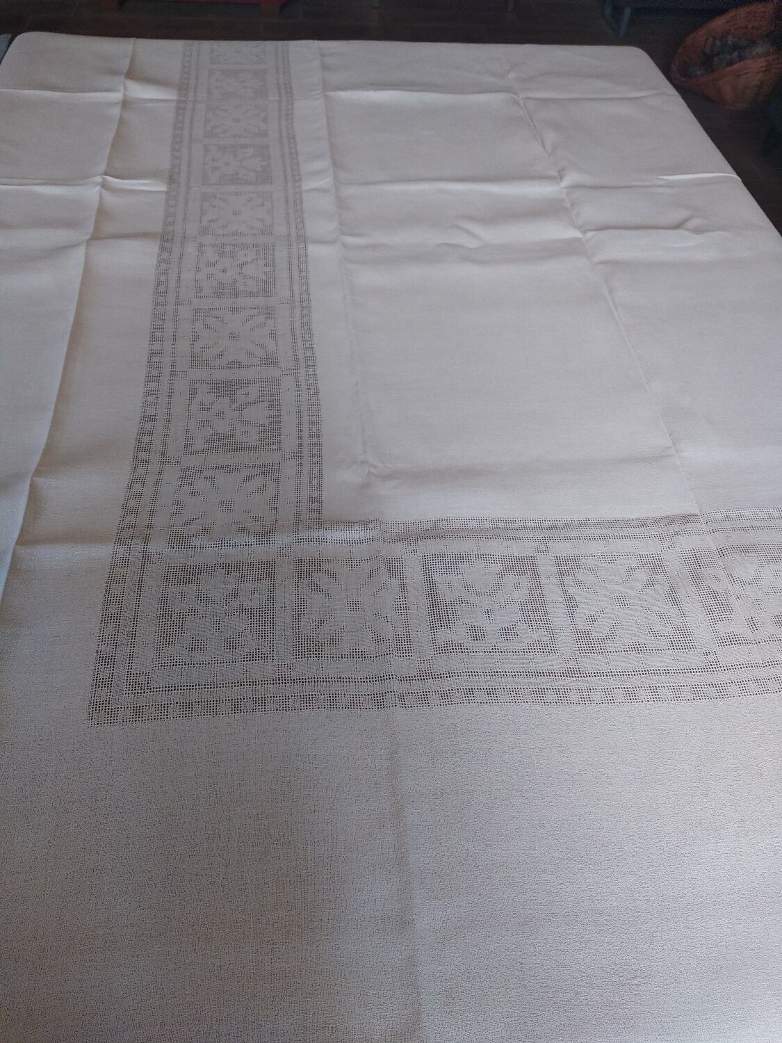 Nappe ancienne 24 couverts 283x200 brodé et monogrammé CC entrelacé