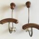 Paire de patères papillon en bois tourné 1920