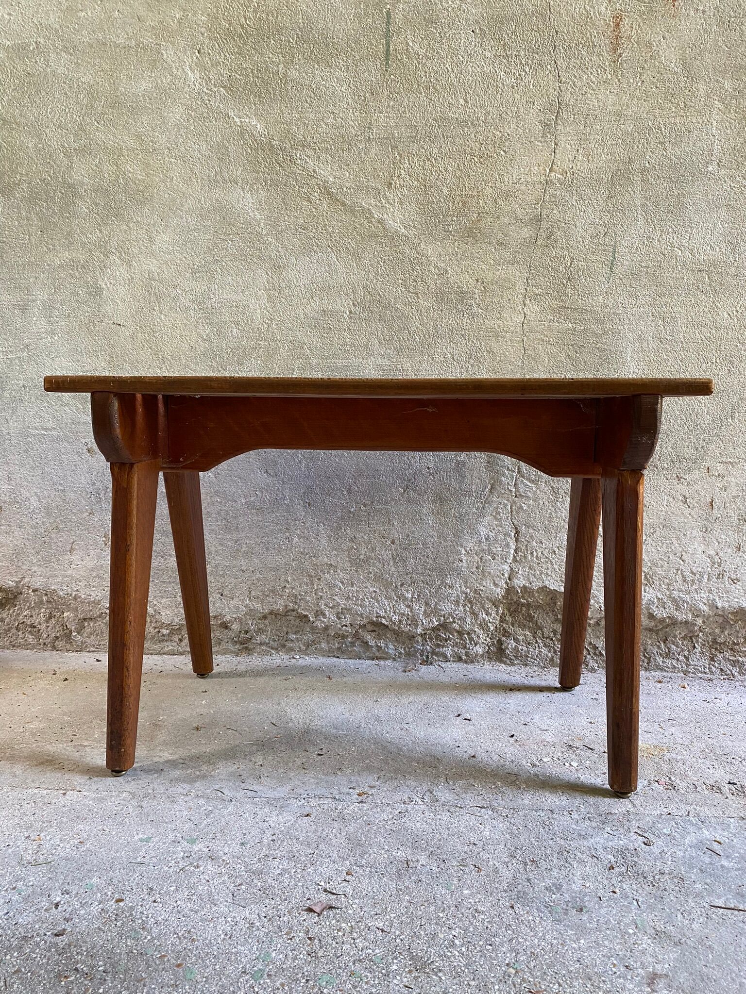 Scandinavian style plant holder with compass base