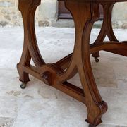 Dining room table by Maison Krieger, Art Nouveau, circa 1900, in solid oak