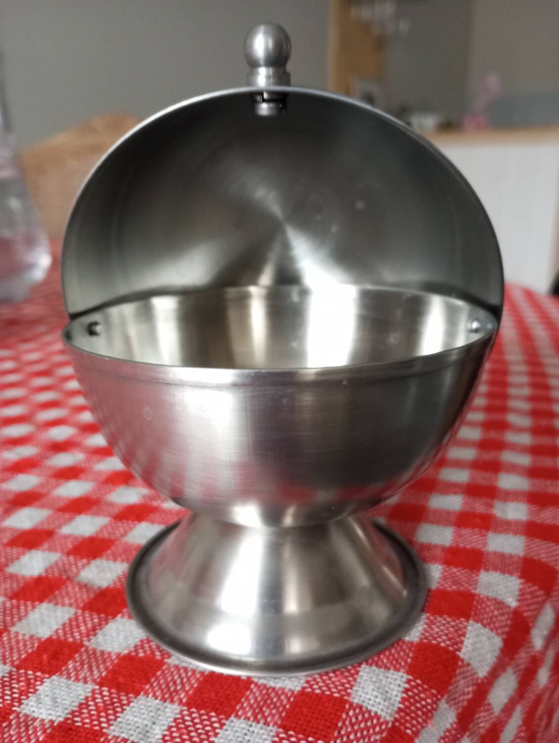Sugar bowl