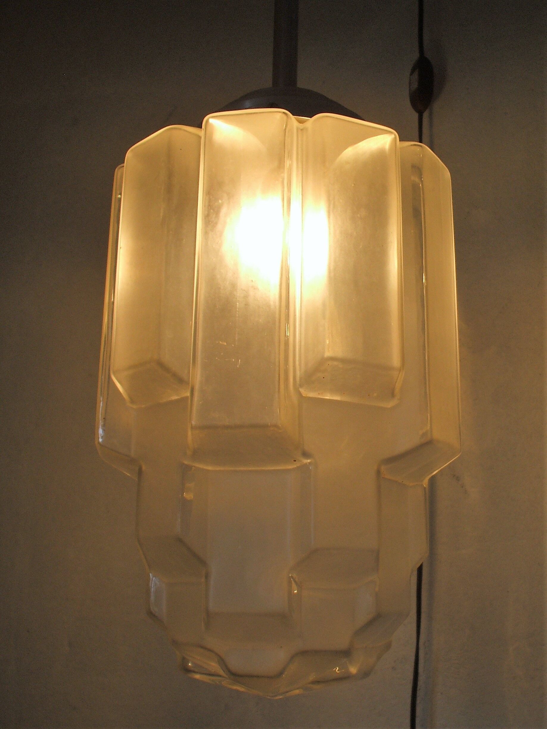 Suspension Deco with frosted glass globe