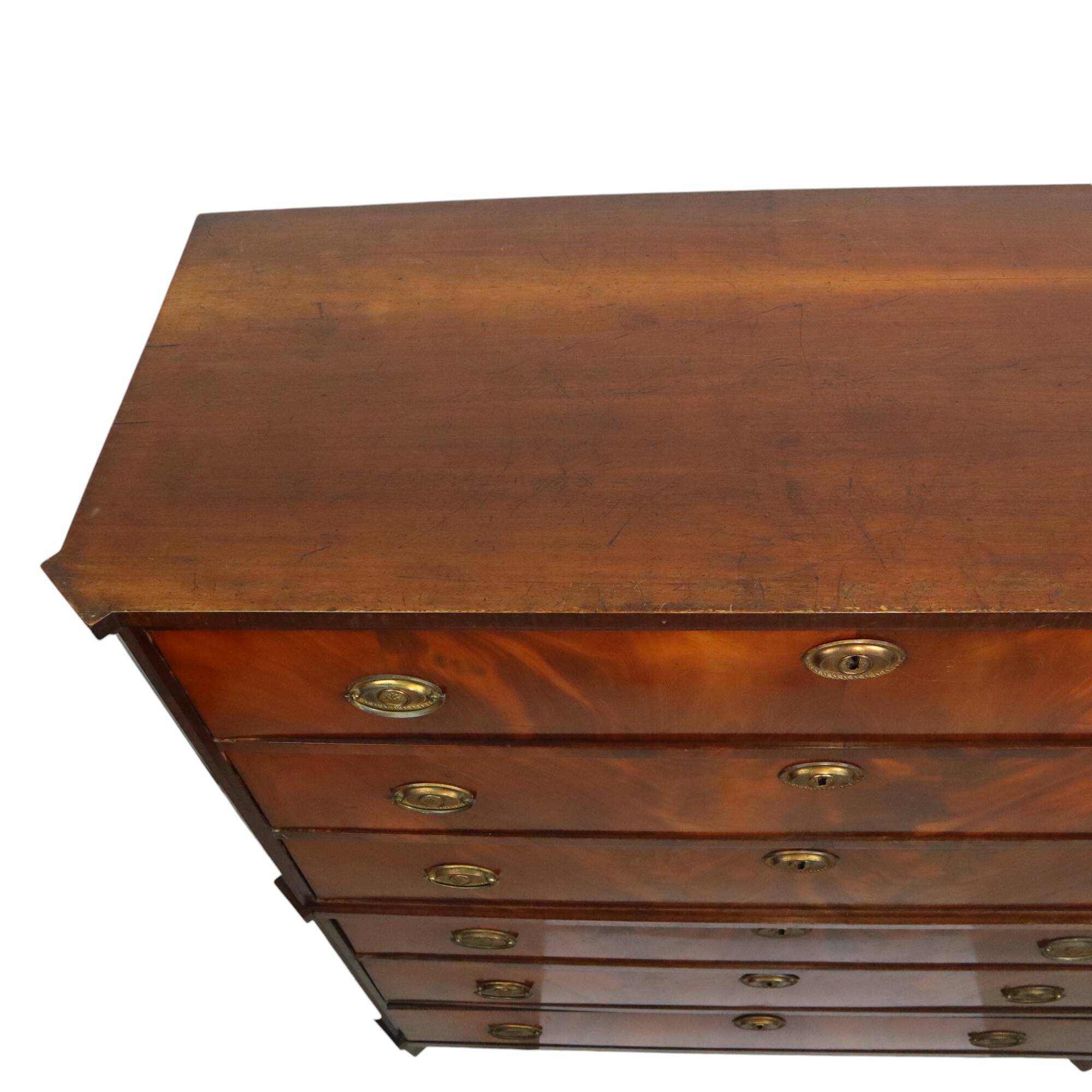 Commode Chiffonnière Ancienne en Acajou Flammé sur Chêne XIXe Siècle