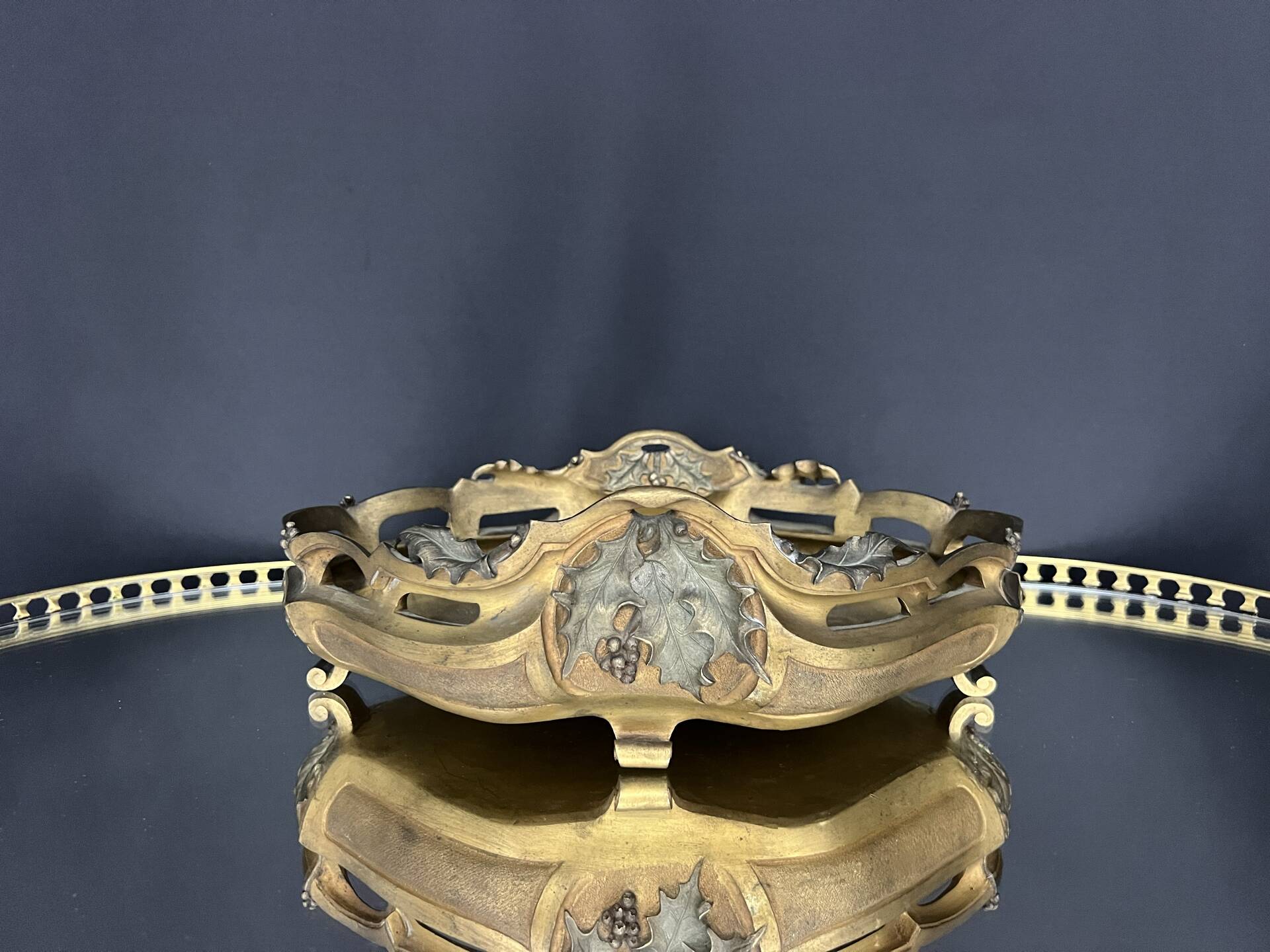 Art Nouveau jardinière in gilded bronze with holly decoration, signed E. Gros.