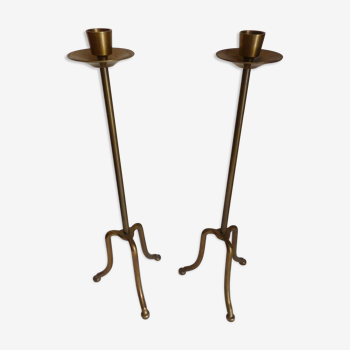 Paire de chandeliers bronze reposant sur 3 pieds design moderne