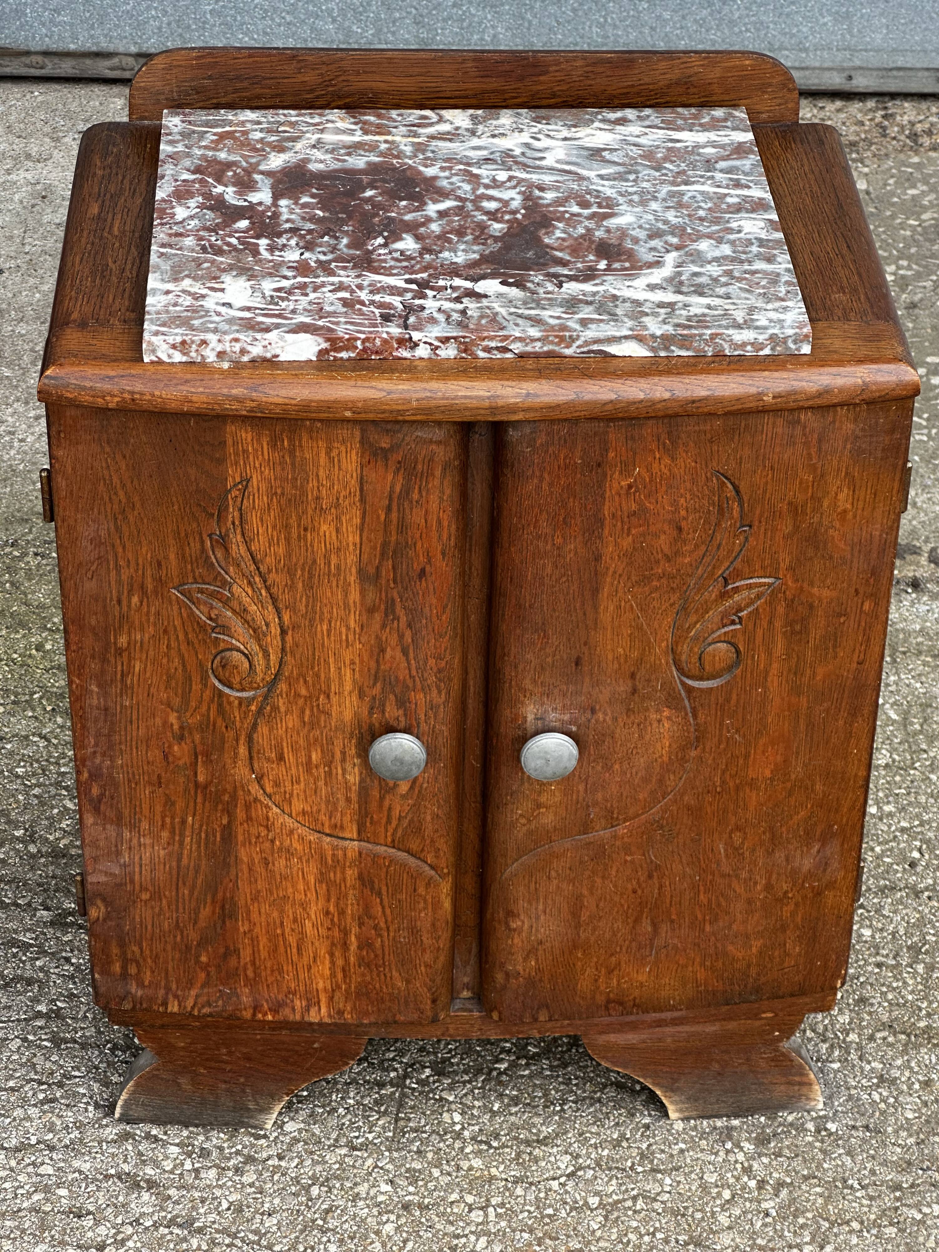 Table de chevet bois sculpté et marbre période Art-Deco
