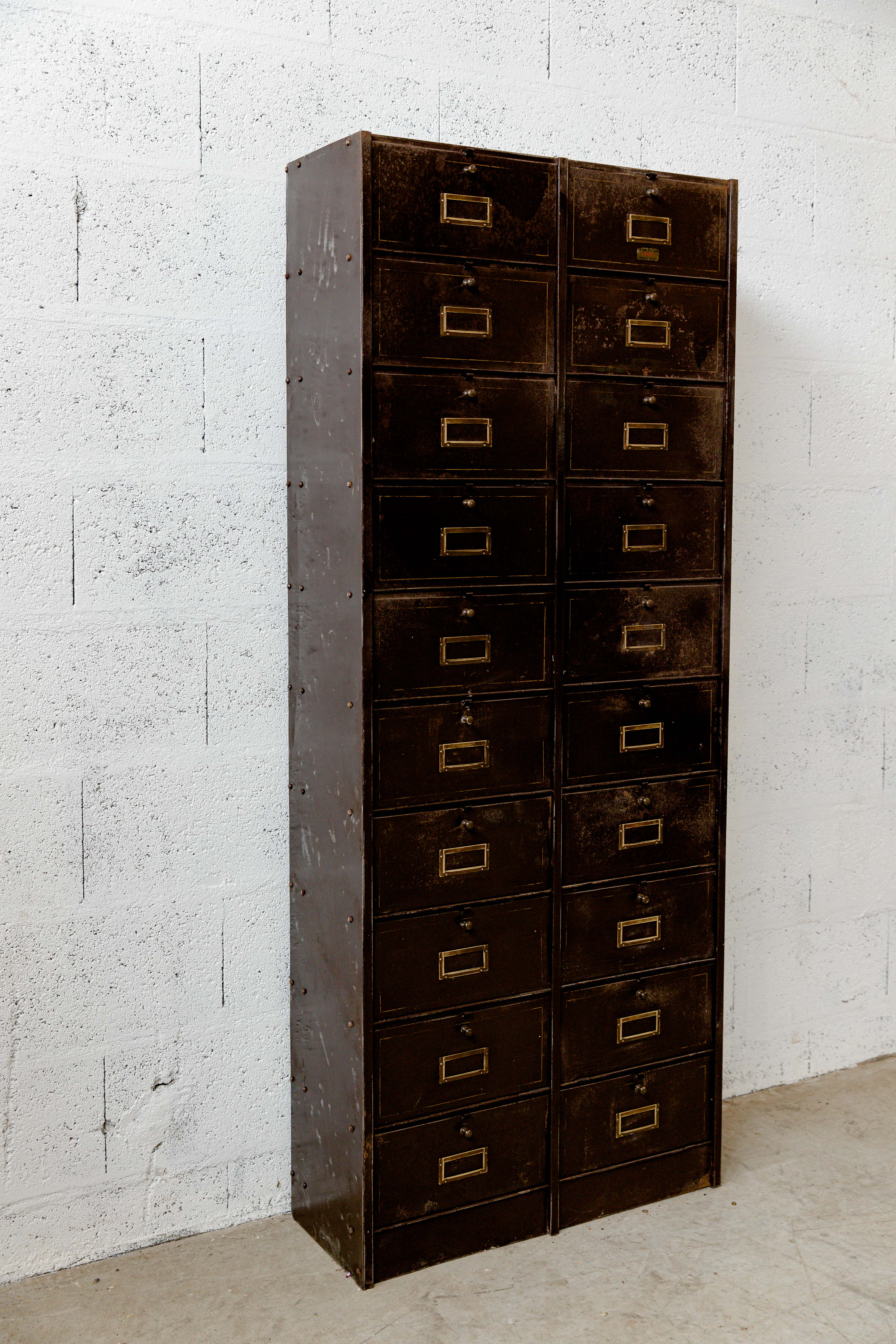 Industrial locker cabinet with valves "Statice"