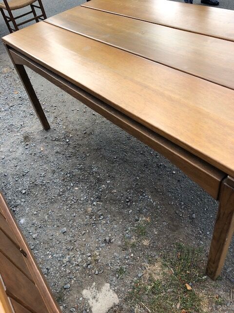 Scandinavian table with extensions