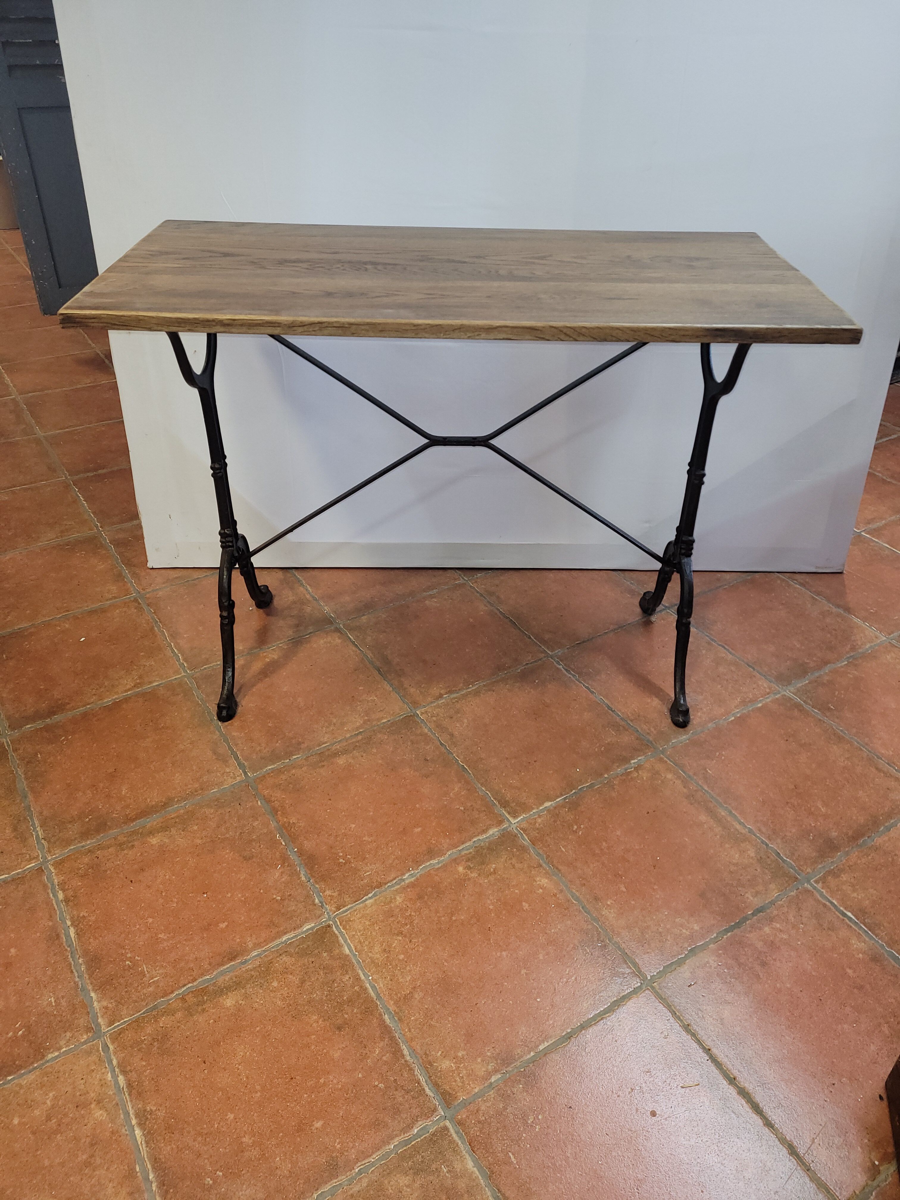 Bistro table Base cast iron over oak