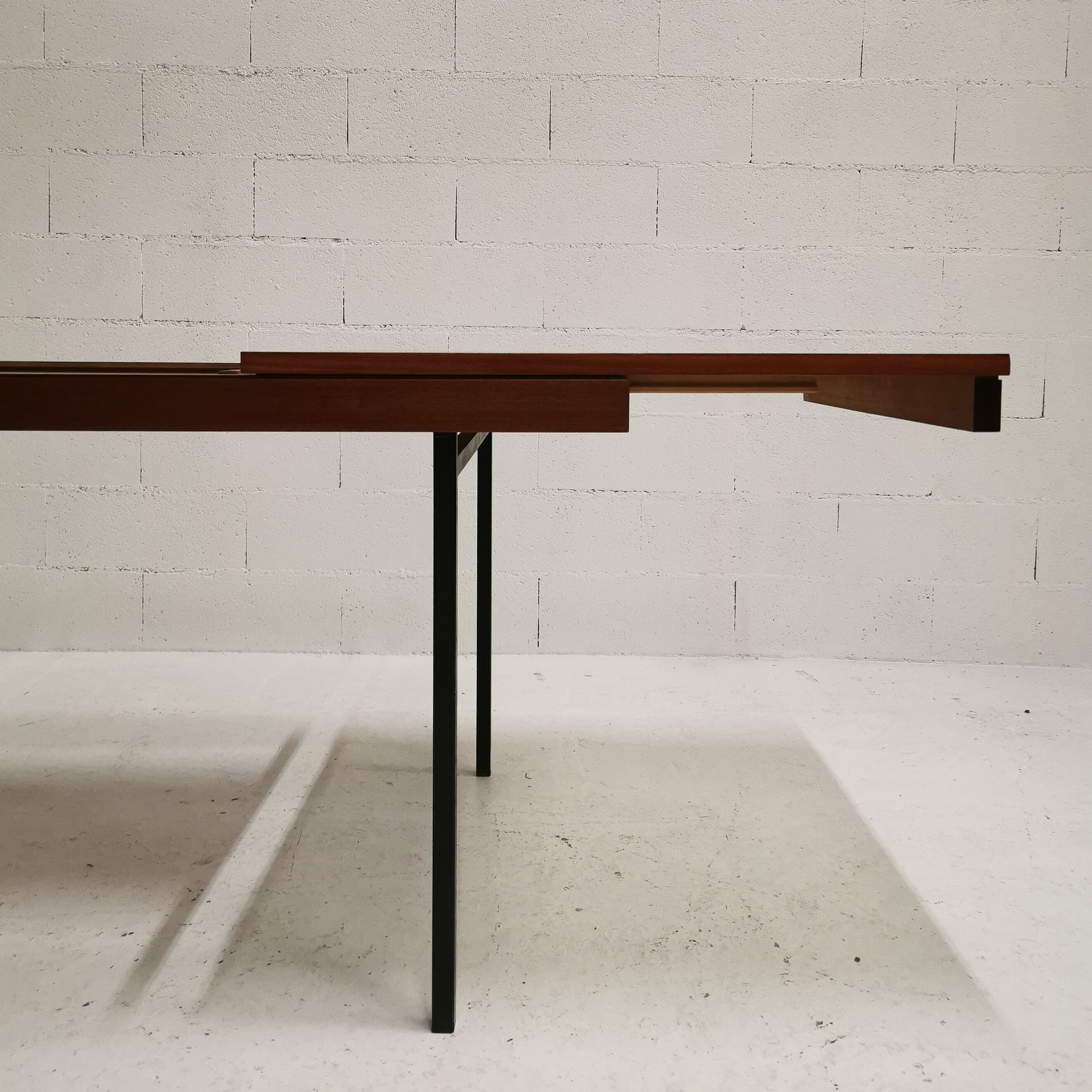 Table de repas extensible ARP  1950