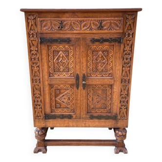 Buffet de style renaissance espagnole