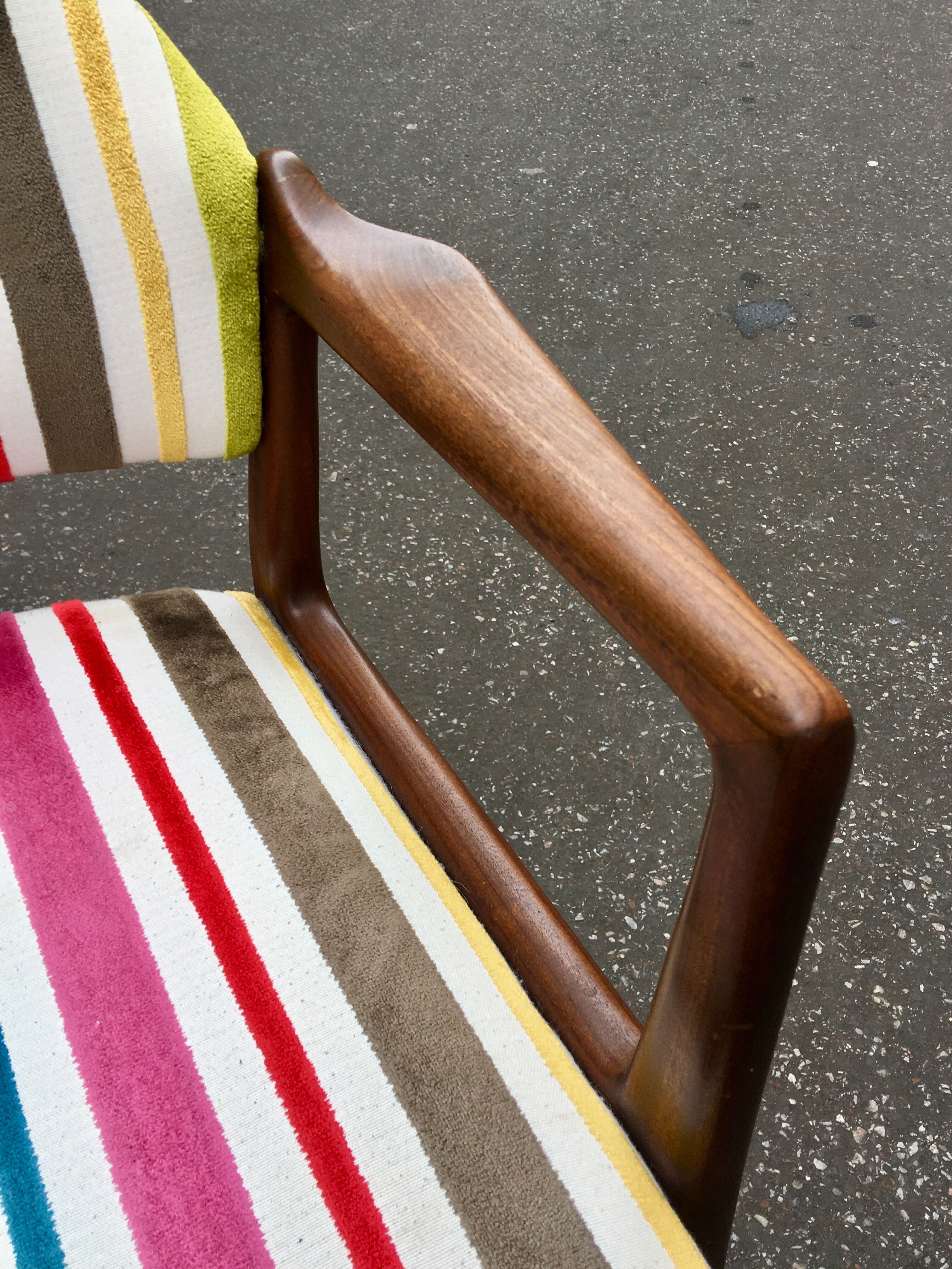 Scandinavian chair in solid teak with Nobilis fabric