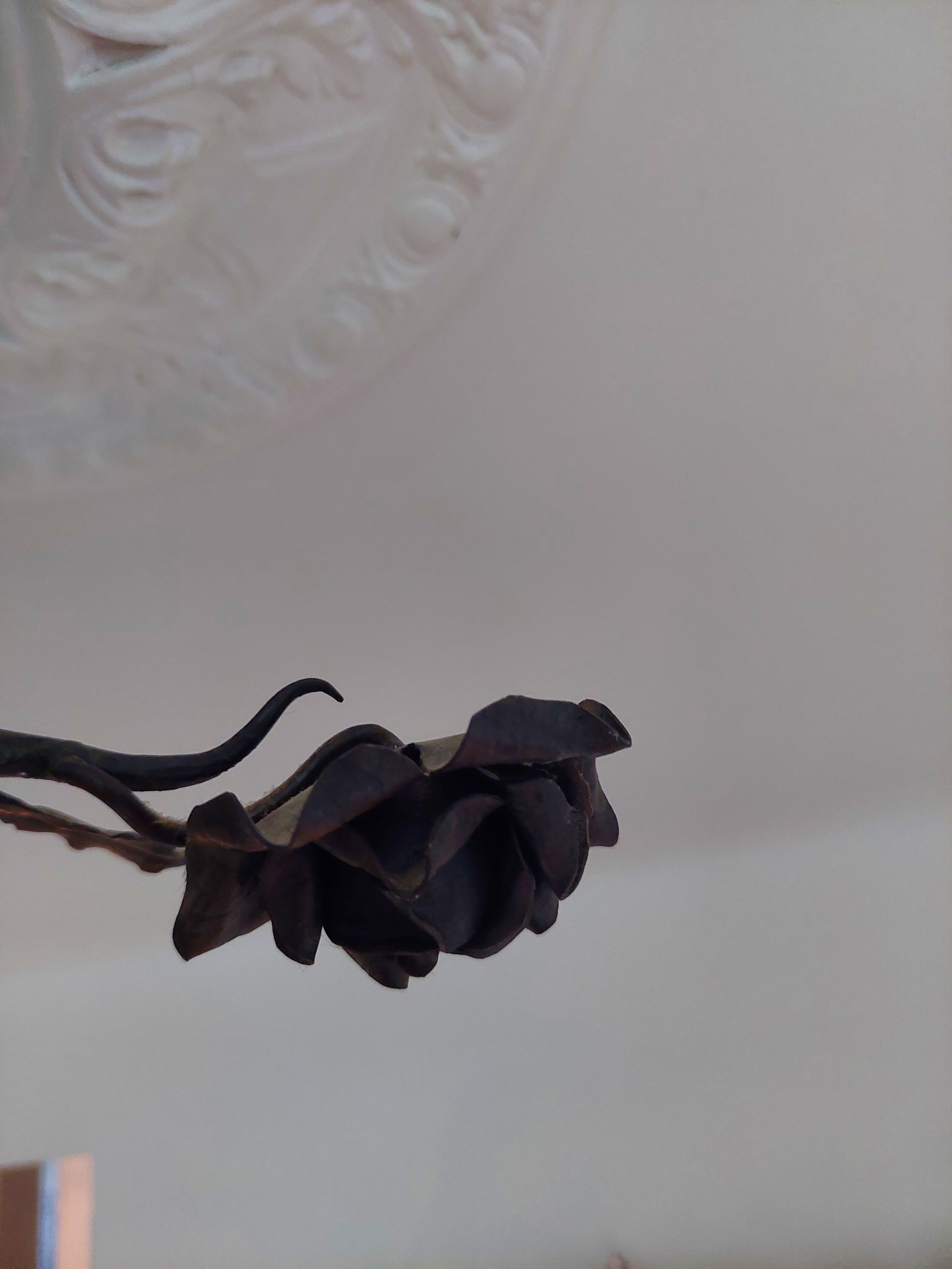 Chandelier with wrought iron and glass rose patterns