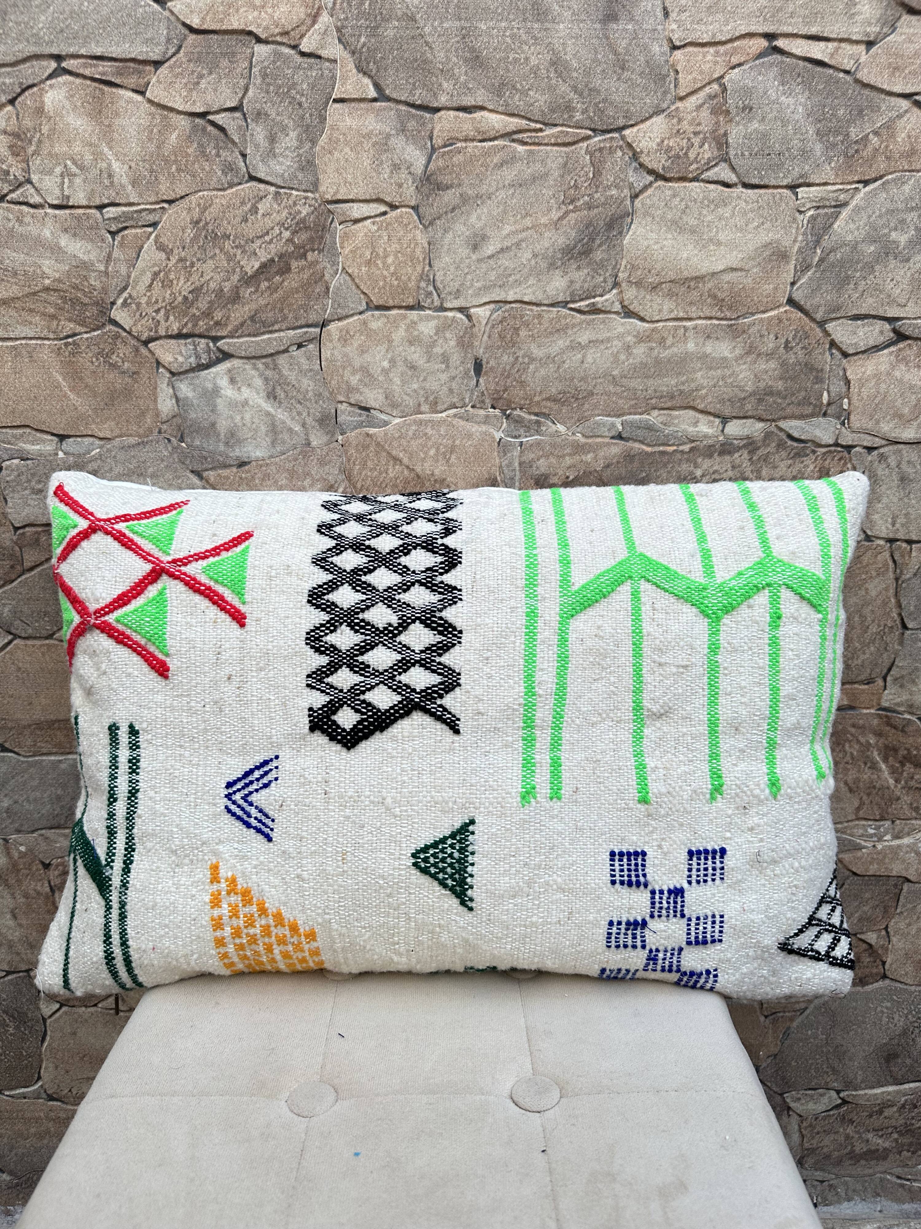 Housse de coussin artisanale marocaine en laine berbère