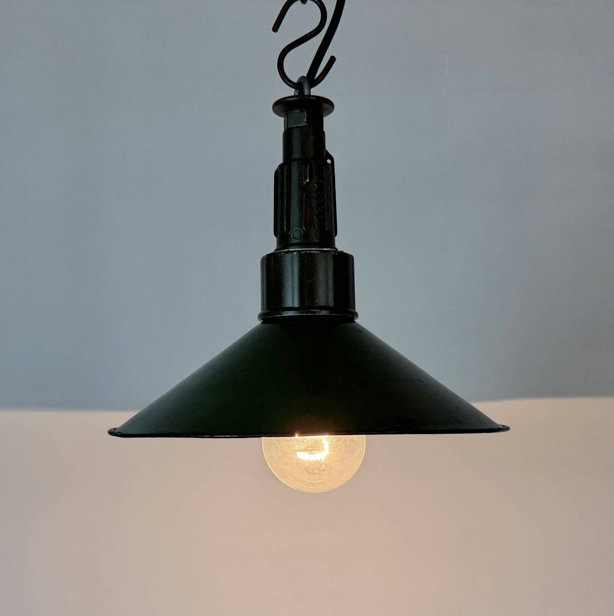 Industrial Green Enamel Military Pendant Lamp with Cast Aluminium Top, 1960