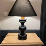 Baluster foot table lamp