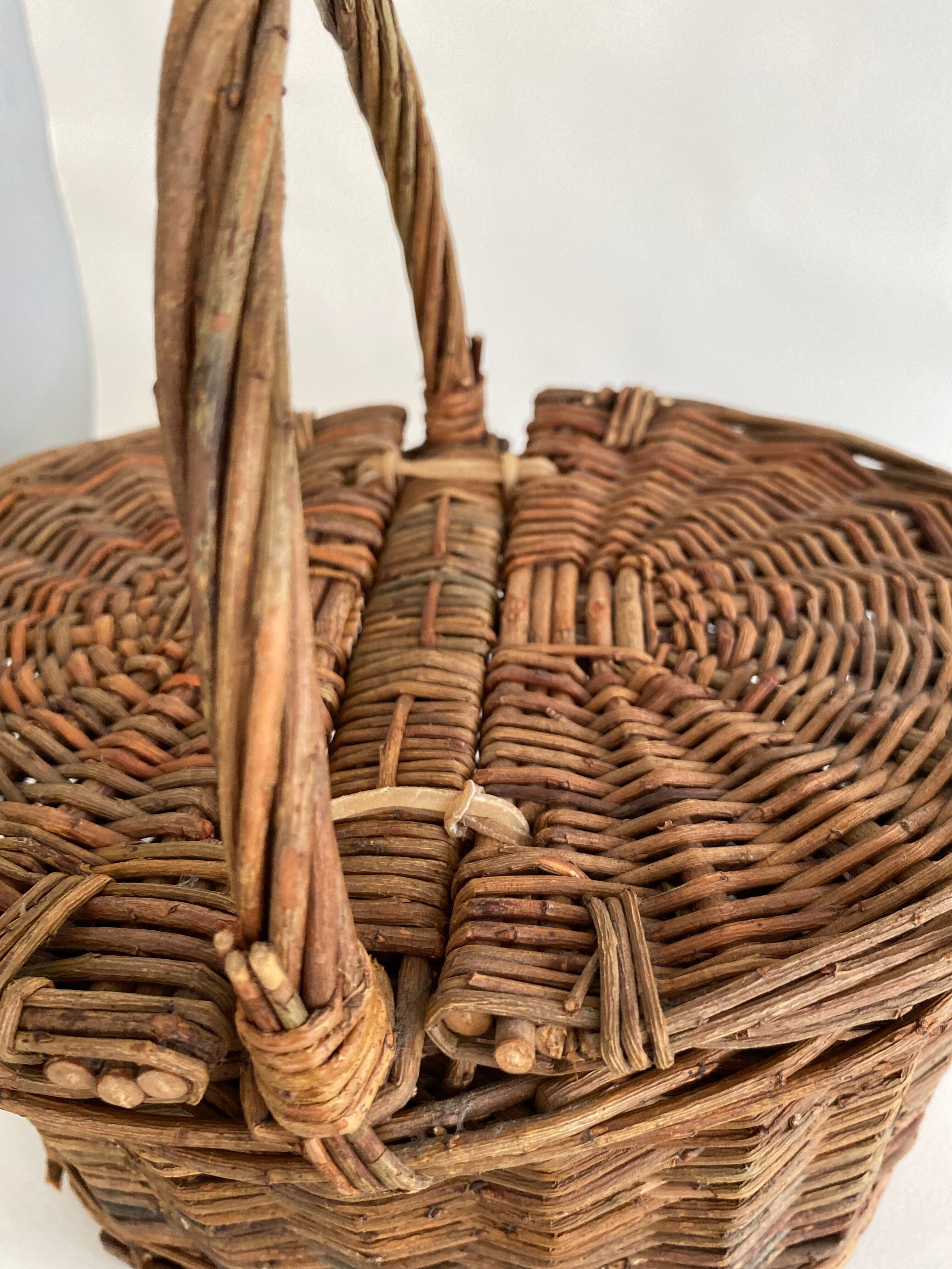 Double opening basket