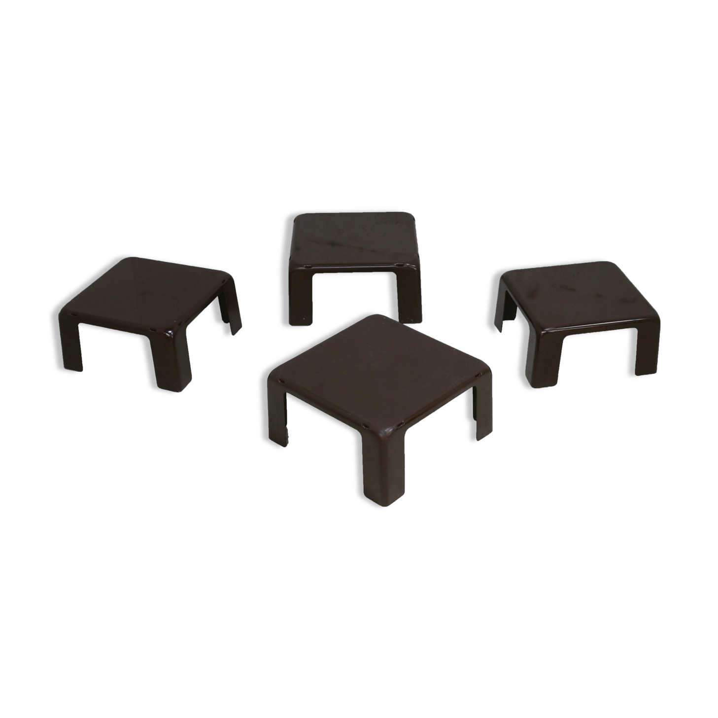 Suite de 4 tables basses gigognes "Gatti", Mario Bellini éditée par C&B Italia, circa 1970.