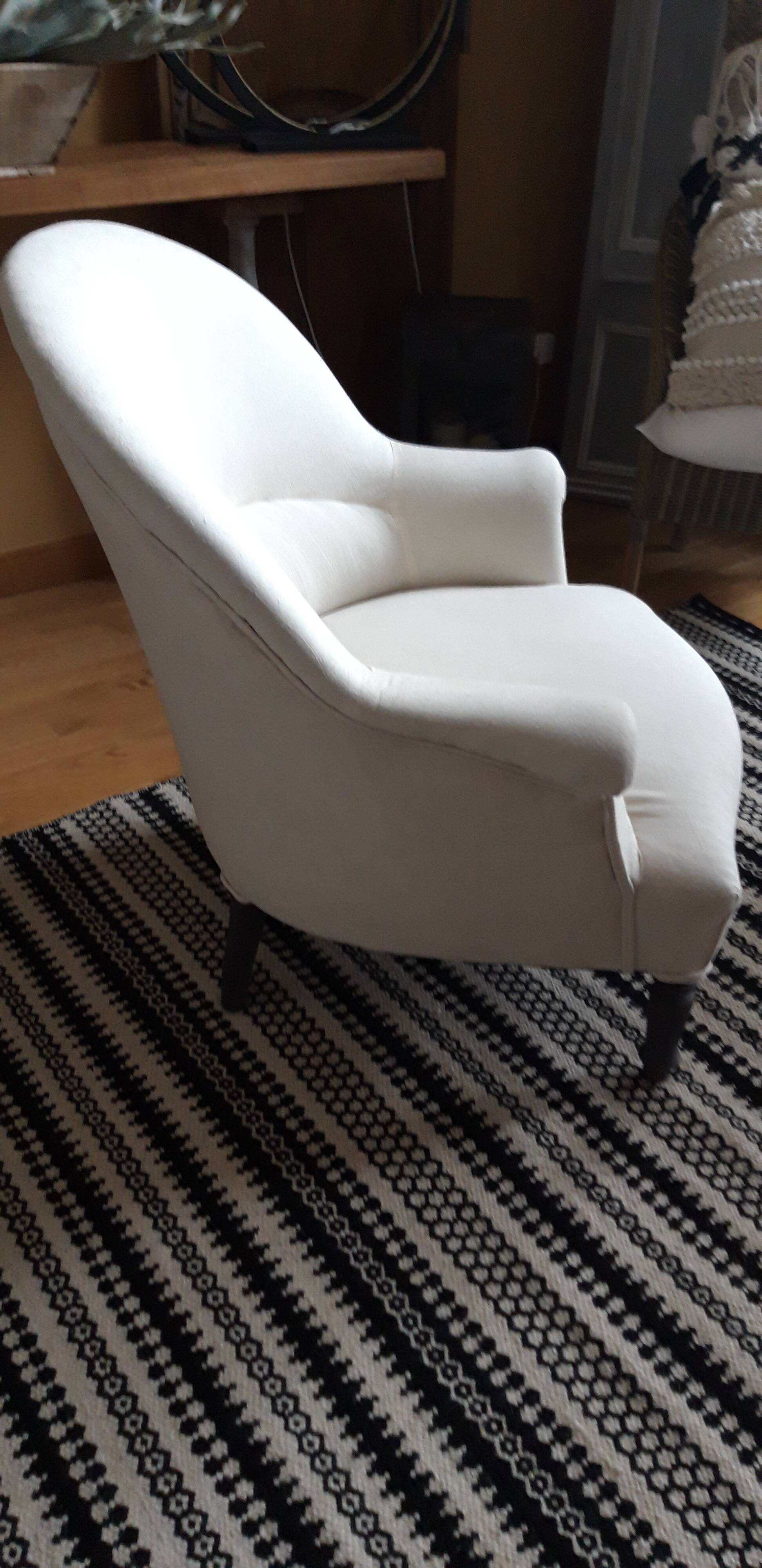 Fauteuil crapaud ancien en toile de chanvre lavée