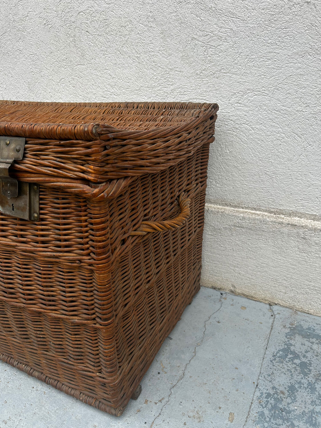 Woven wicker basket