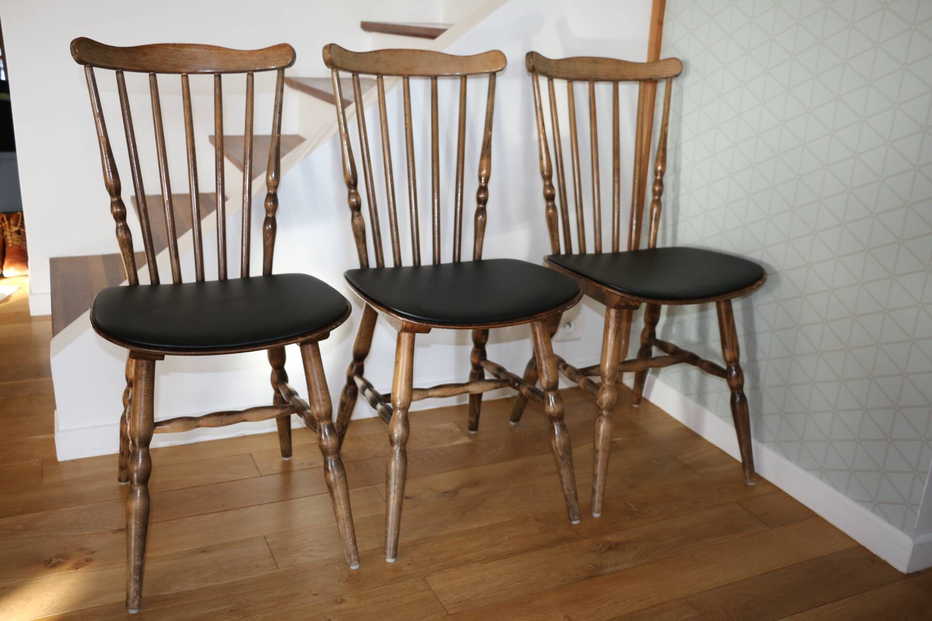 3 BAUMANN Tacoma chairs black faux leather dark beech