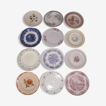 Set of 12 different flat plates