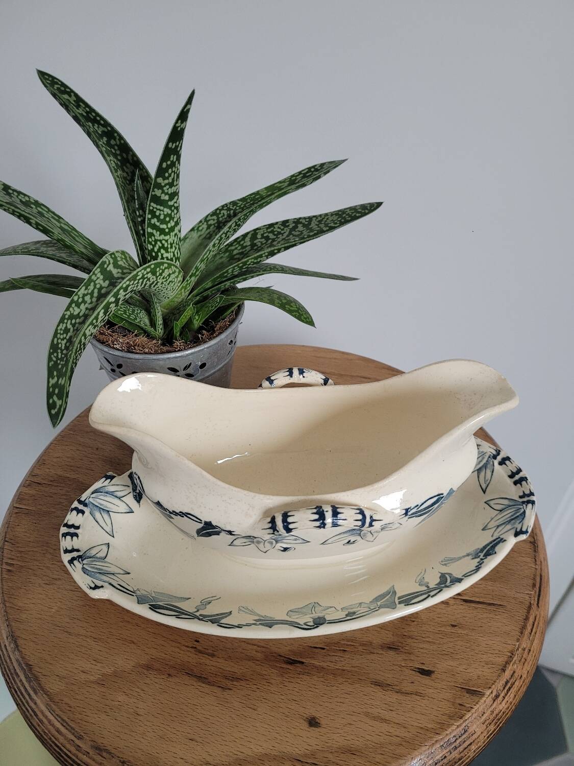 Sauce boat Pétrus Sarreguemines and Digoin