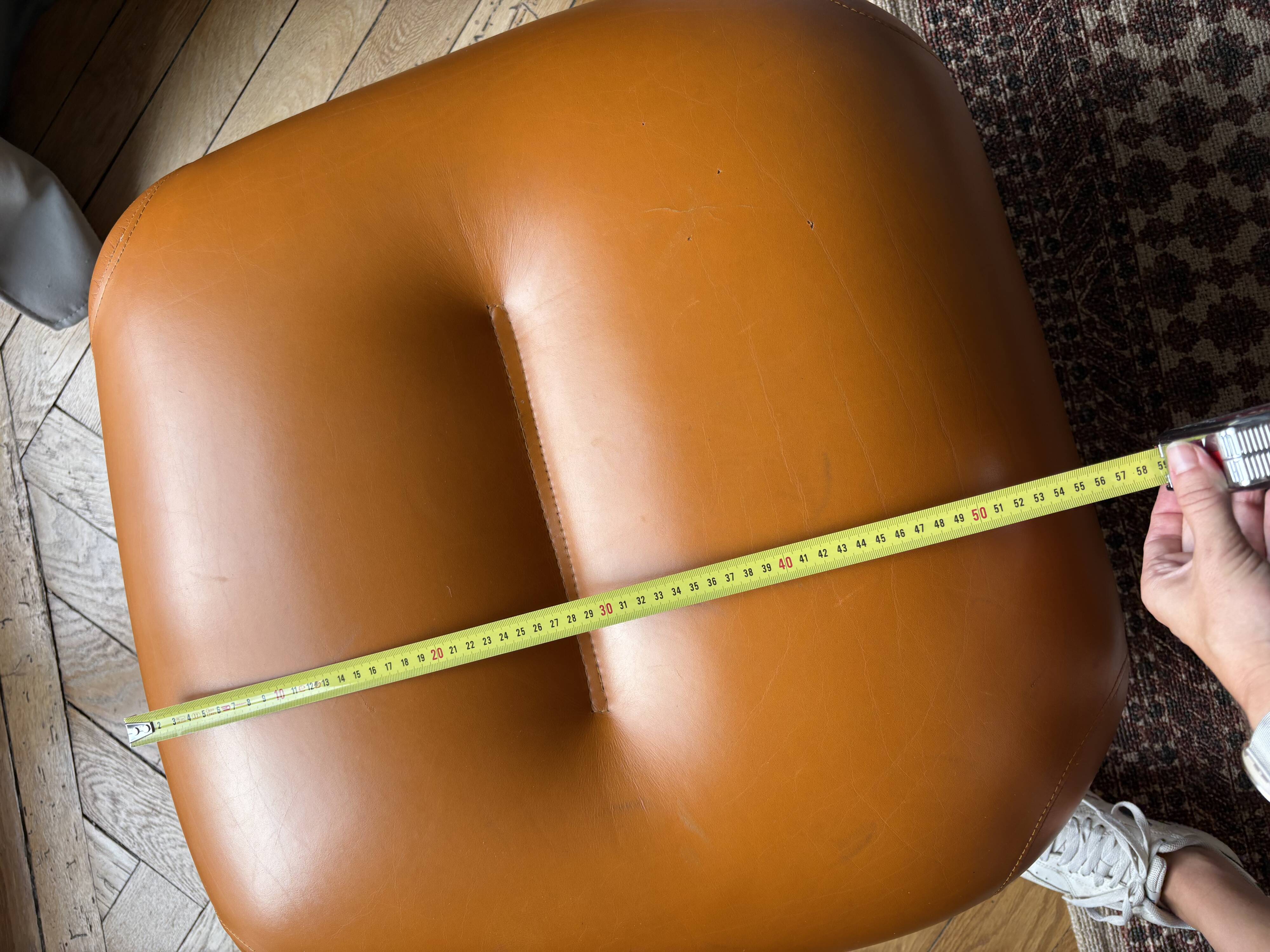 Pouf / Ottoman vintage cognac leather – 60s/70s modernist style