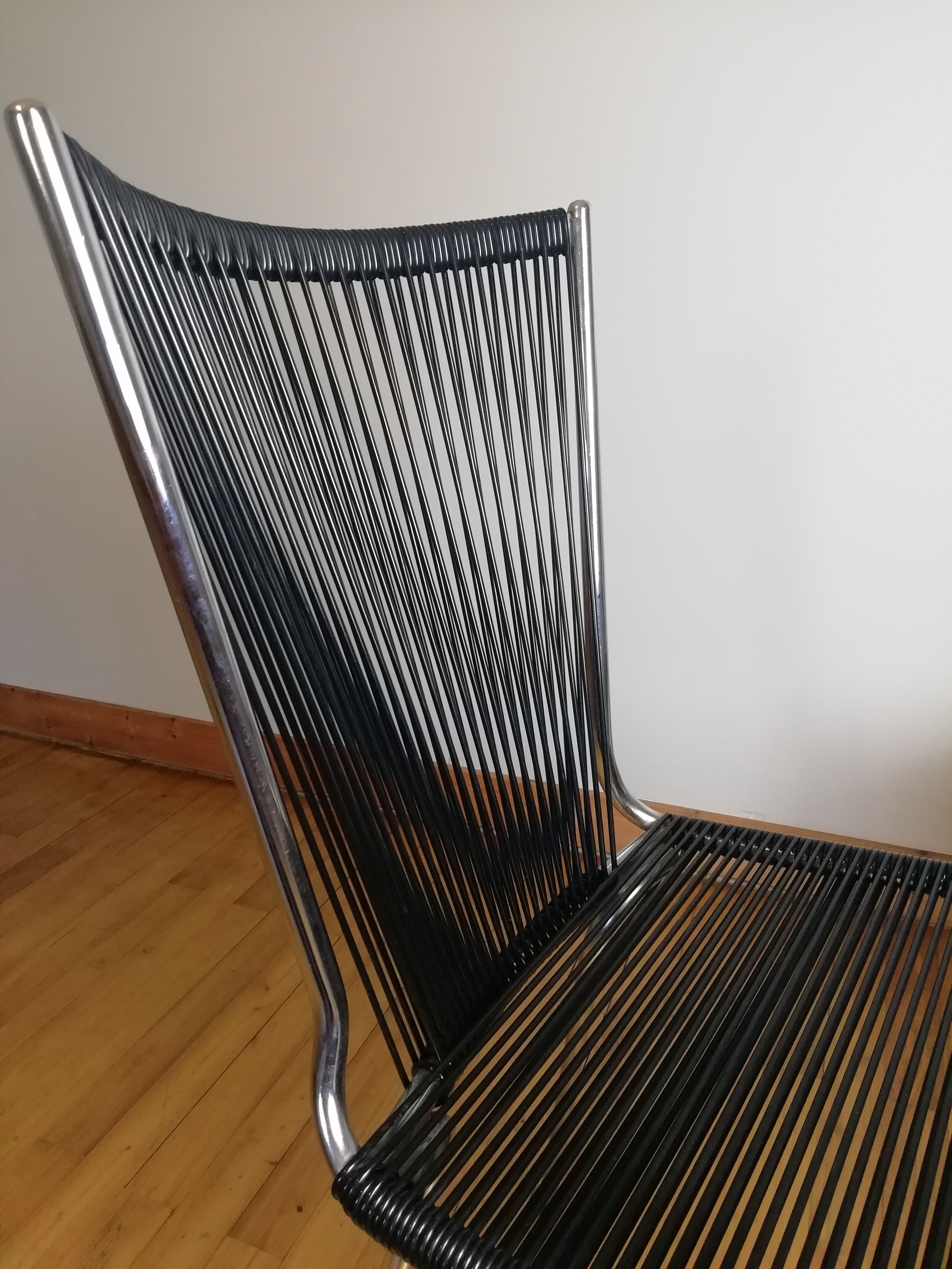Paire de chaises scoubidou noir André Monpoix
