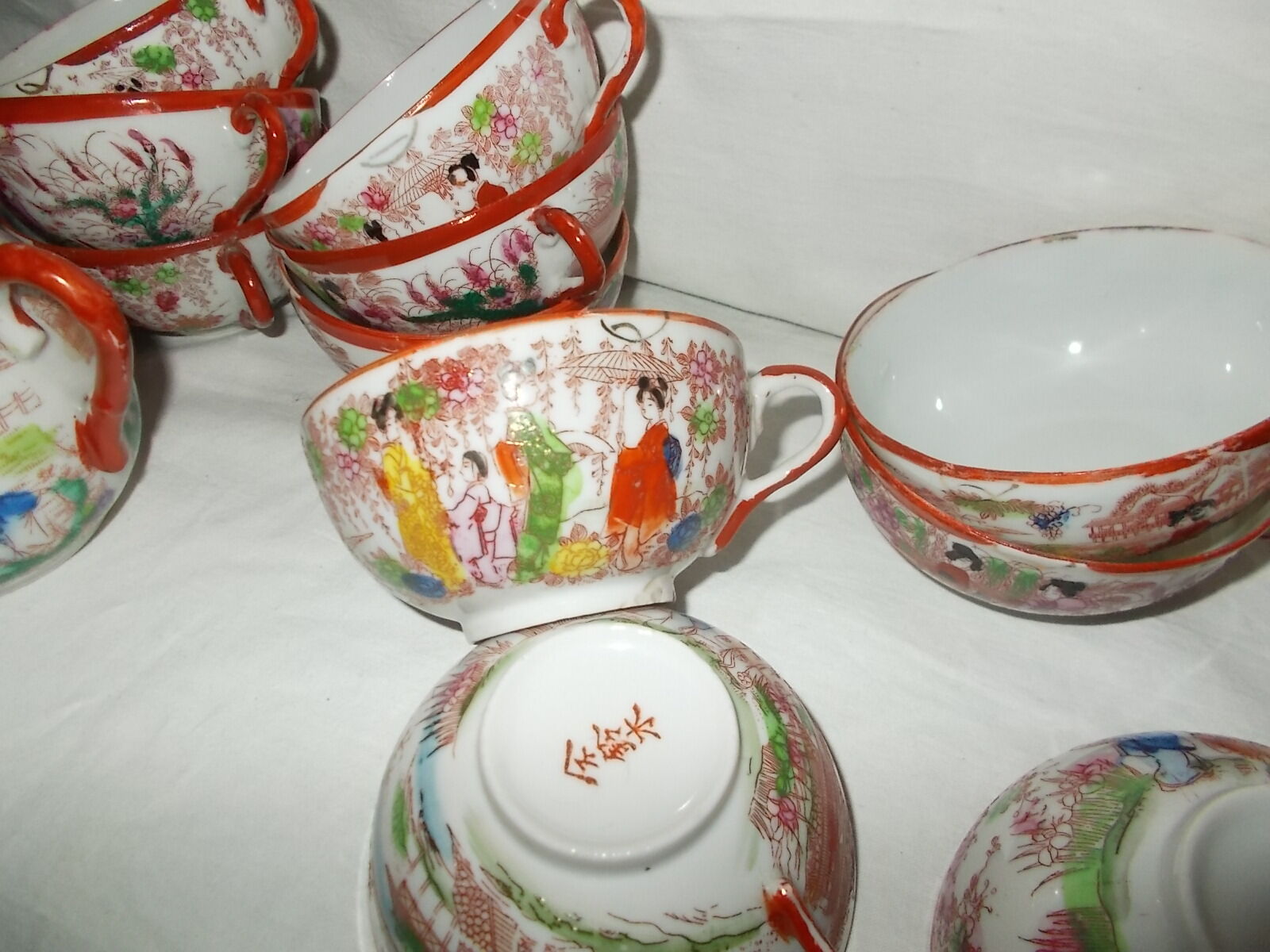 Very fine porcelain maruku china tea service