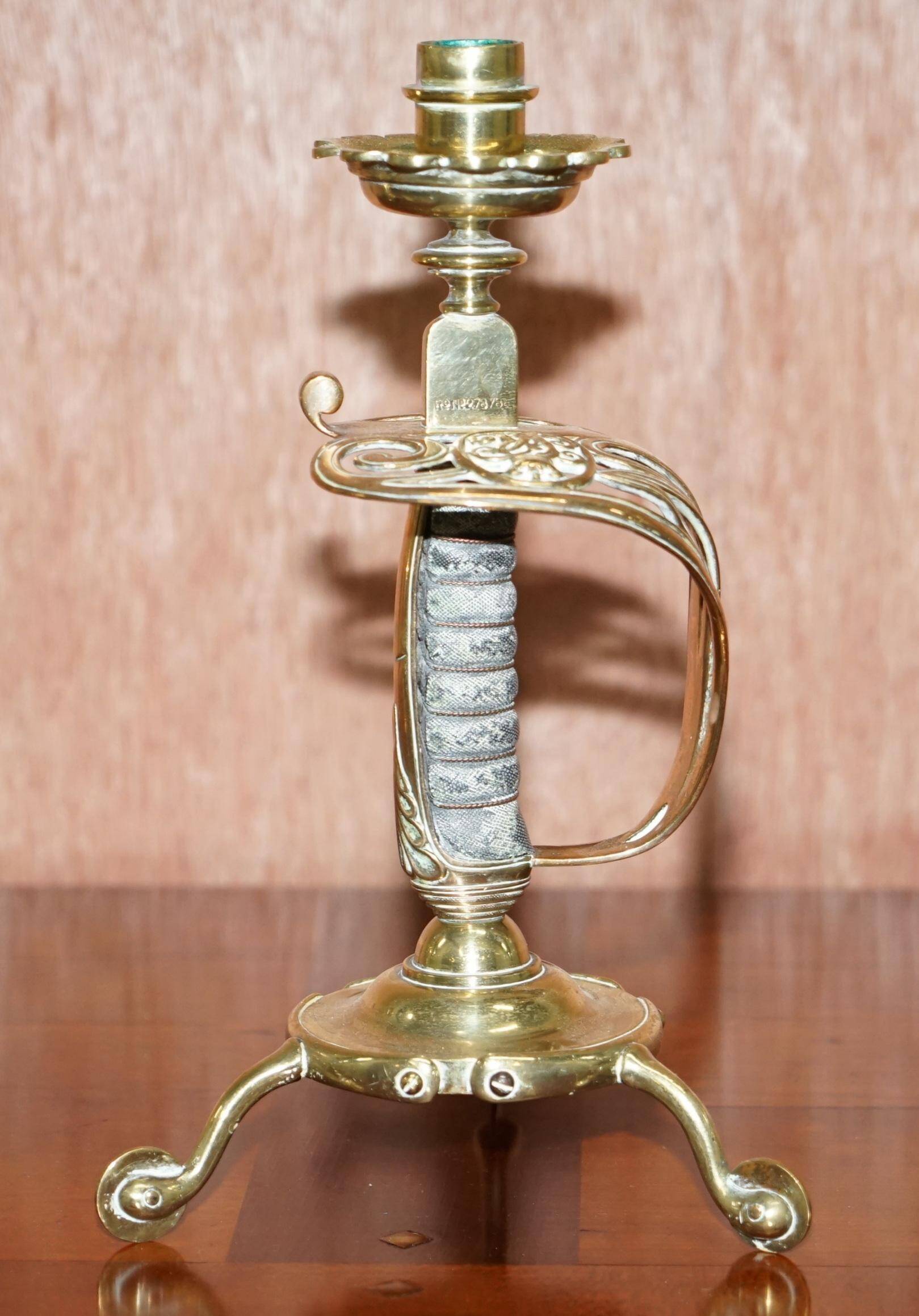 Paire de chandeliers poignée d'épée 1905 estampillés Benham & Froud VR