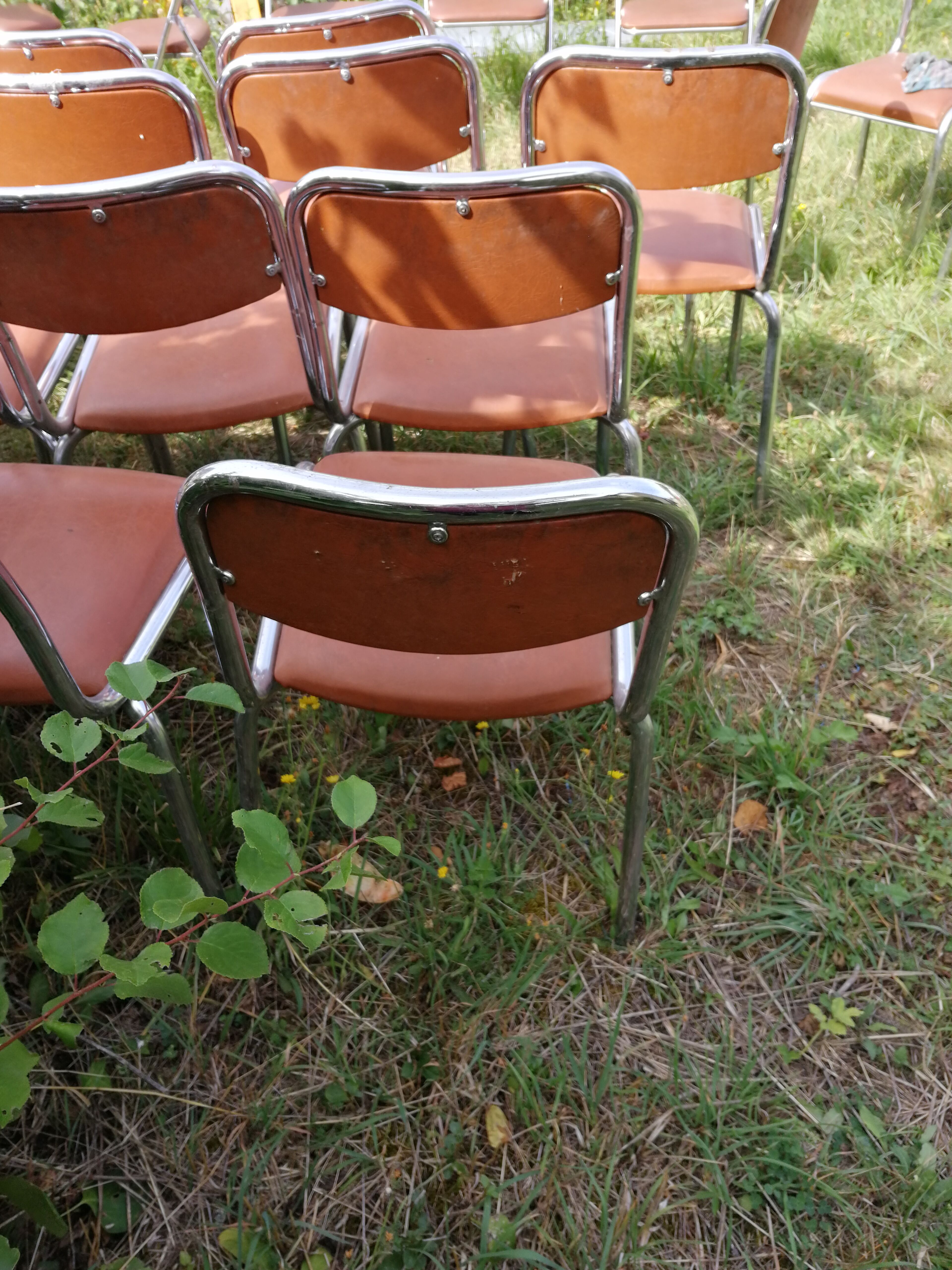 19 chaises