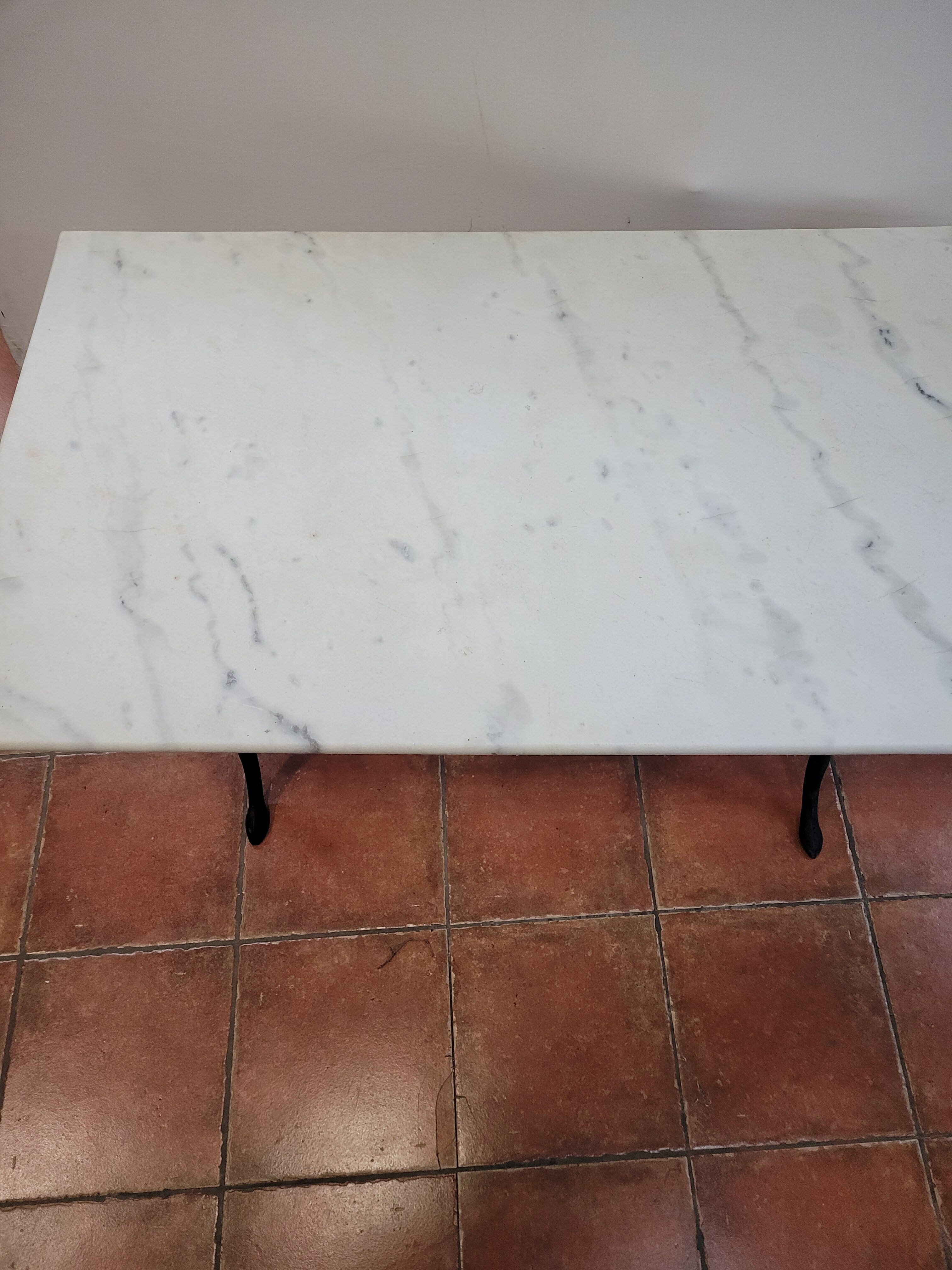 Table de bistrot dessus marbre