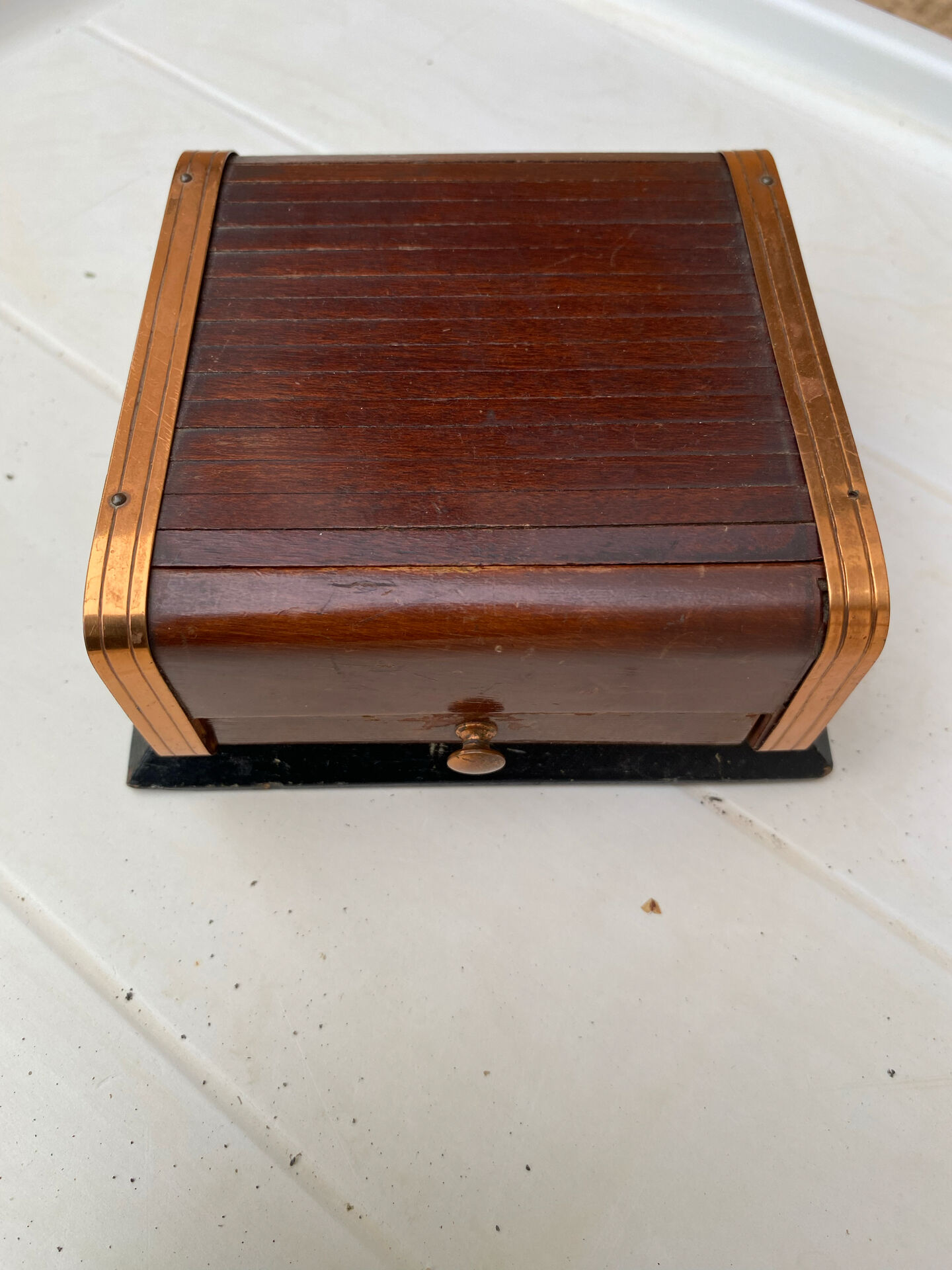 Art Deco wooden and brass cigarette box with curtain + glass ashtray