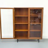 Armoire danoise en teck avec portes vitrées attribuée à Kai Winding, années 1960