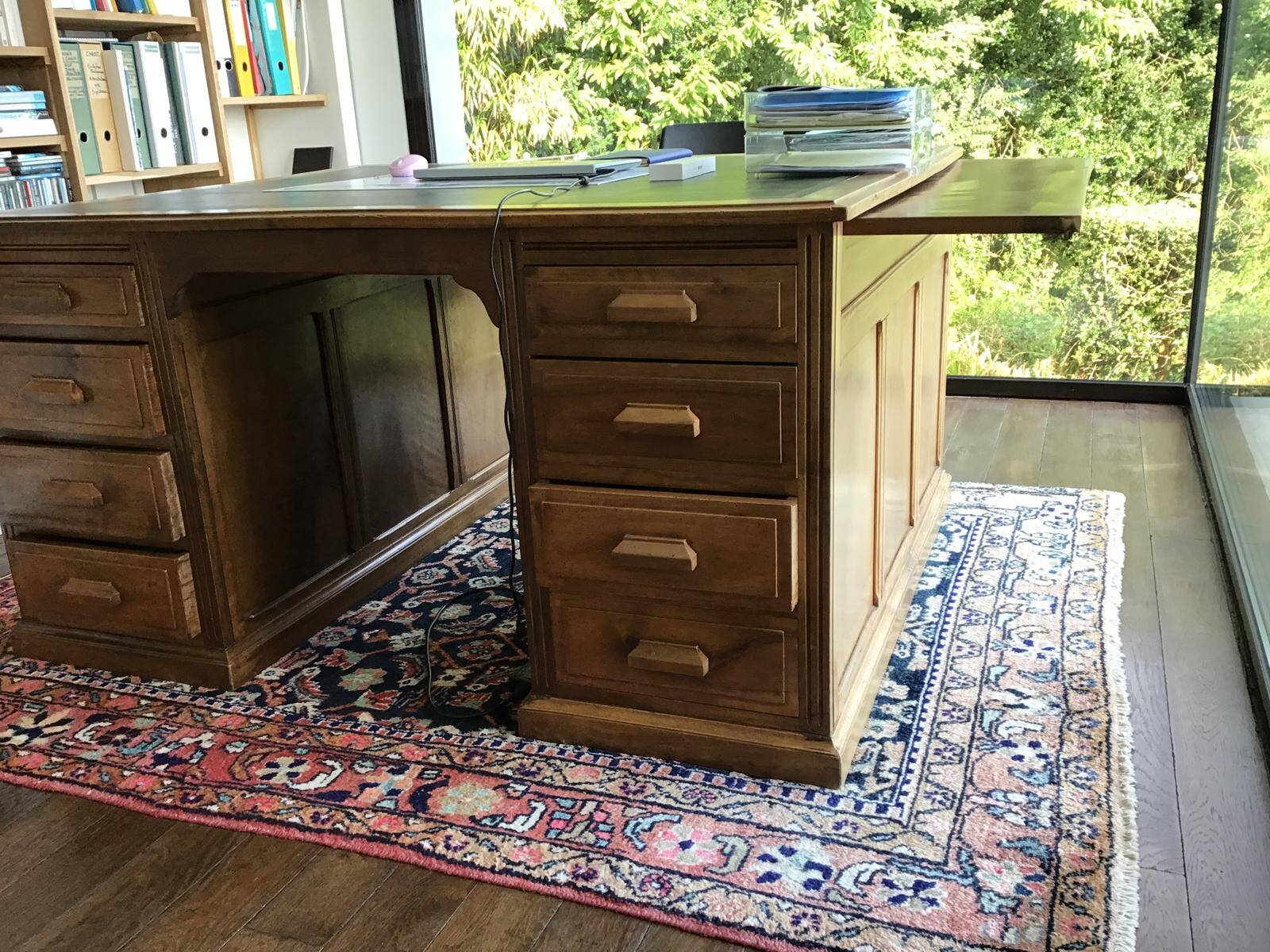 Large desk with a double finish on the banks of the Seine 20 years ago.