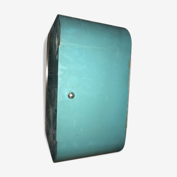 Caisse métallique avec porte latérale