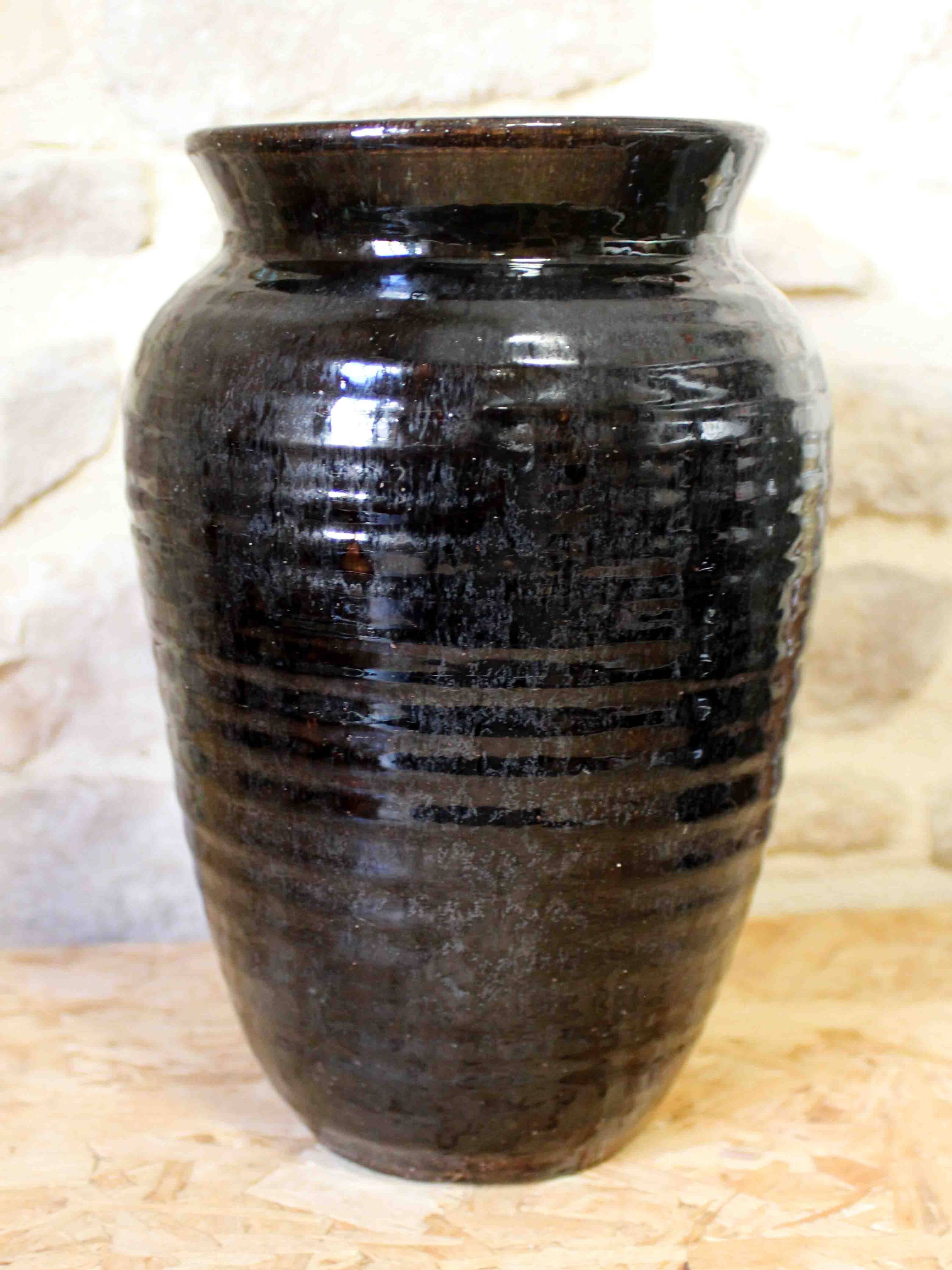 Accolay ceramic vase