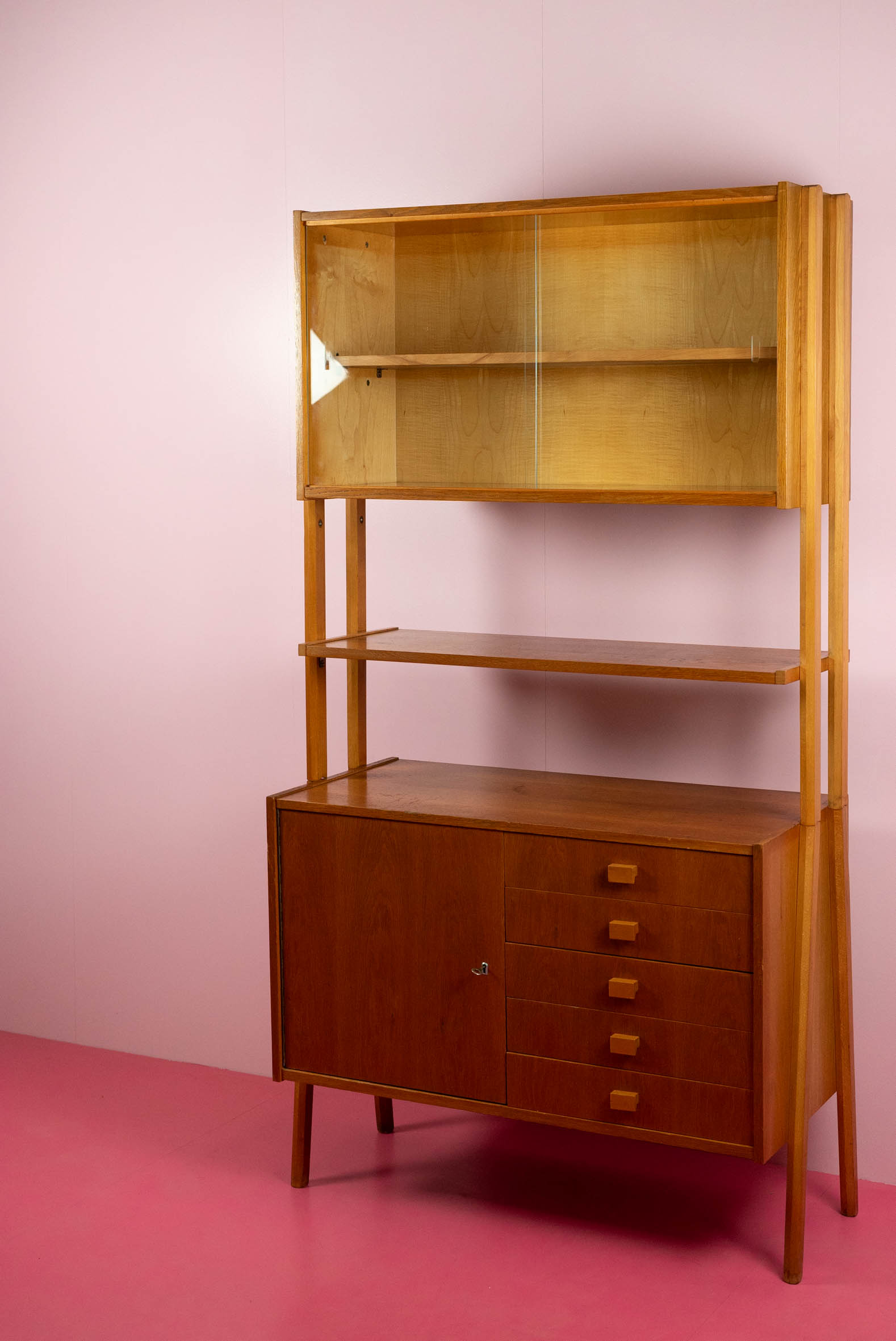 Vintage Mid Century wandkast door 'Jirak' voor 'Tatra'