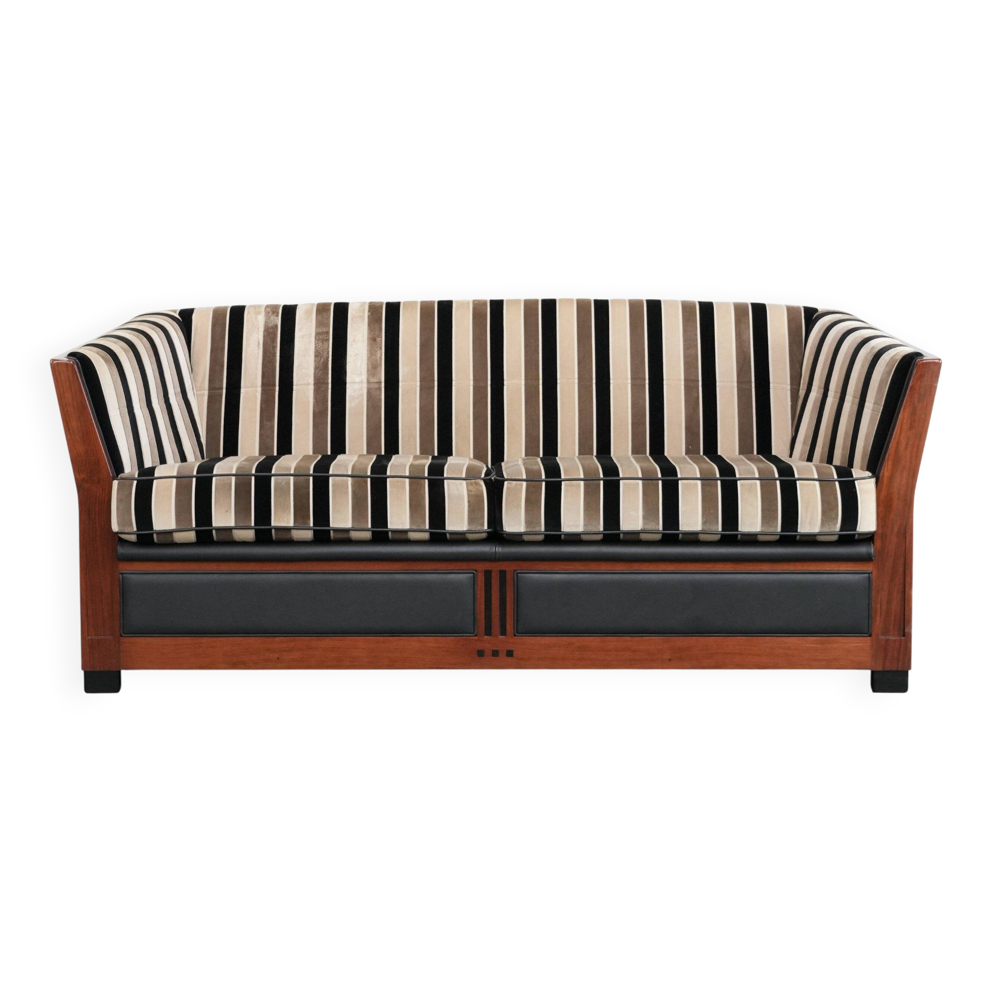 Canapé 2,5 places de luxe au design Art Déco, avec de magnifiques boiseries et un revêtement en tissu de haute qualité.