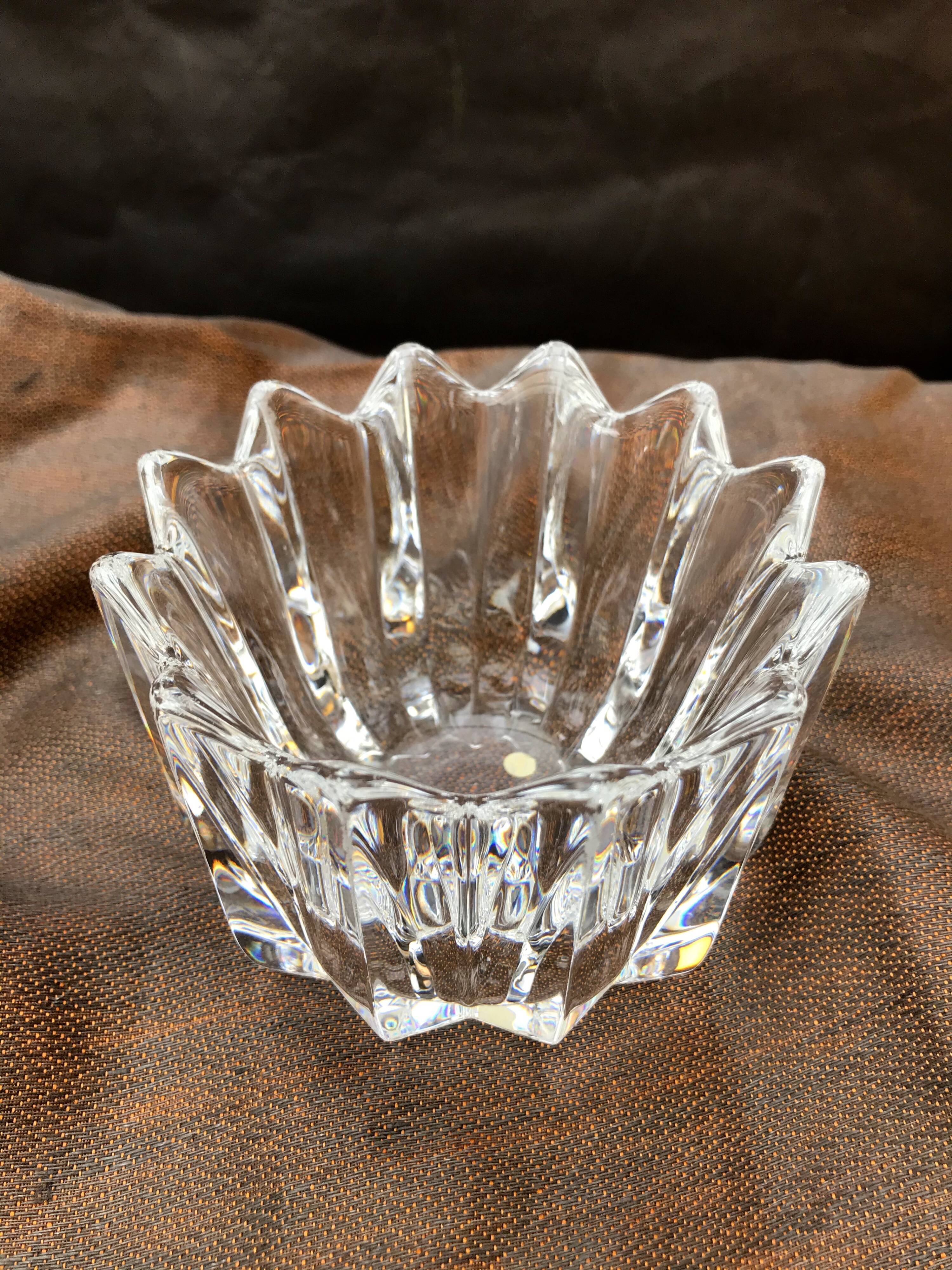 Small tulip pocket or signed crystal baguier, Scandinavian design by Jan Johanson Orrefors