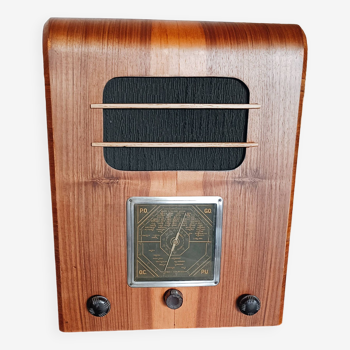 Vintage radio restored in blue tooth