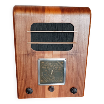 Vintage radio restored in blue tooth