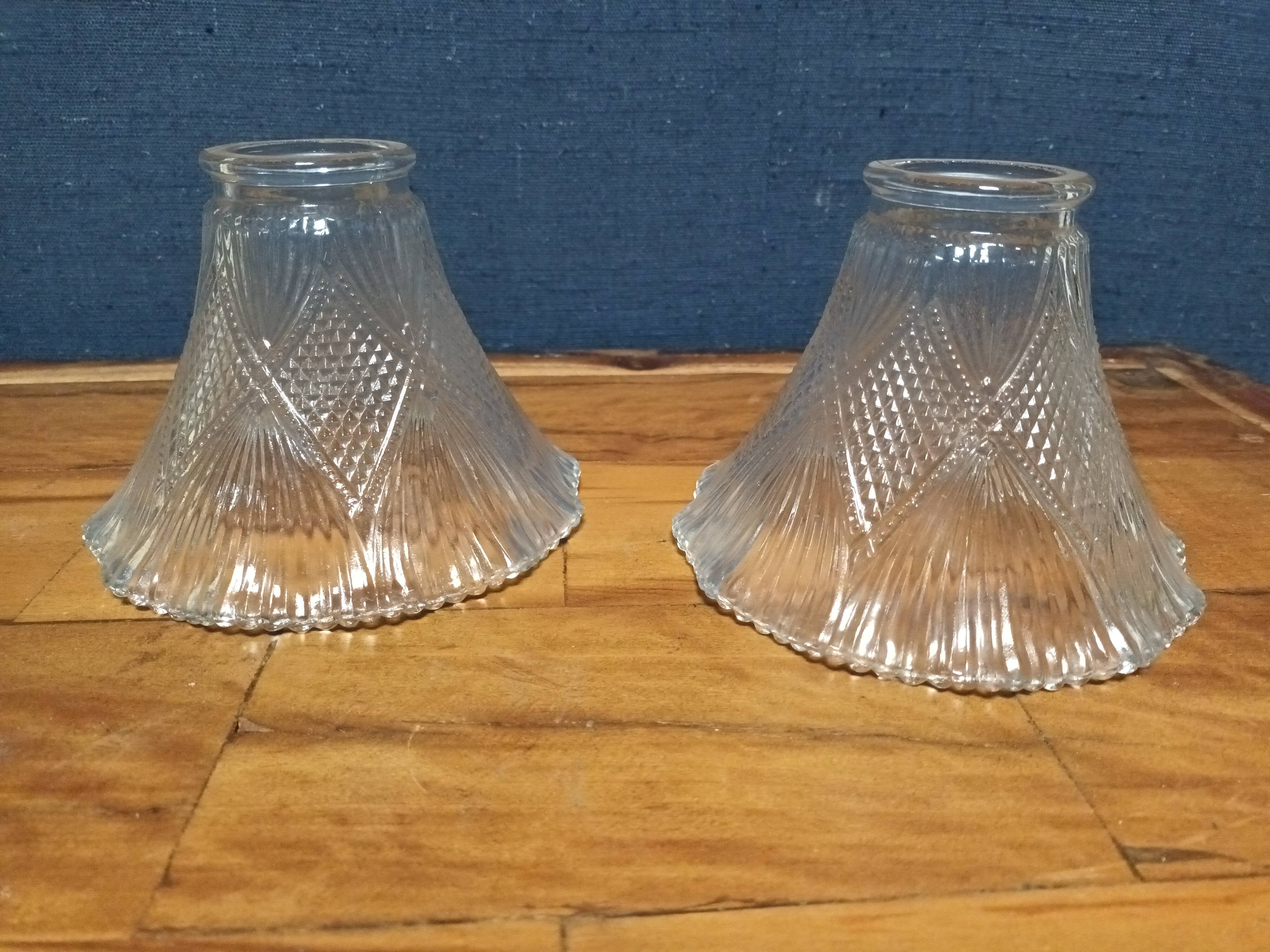 Tulip chiseled white glass