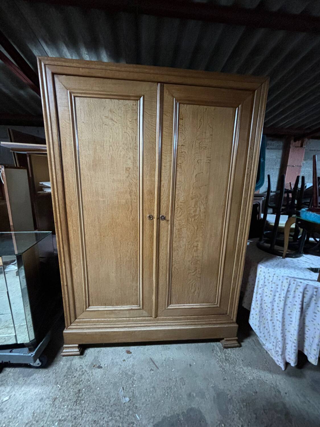 Parisian oak cabinet with pegs